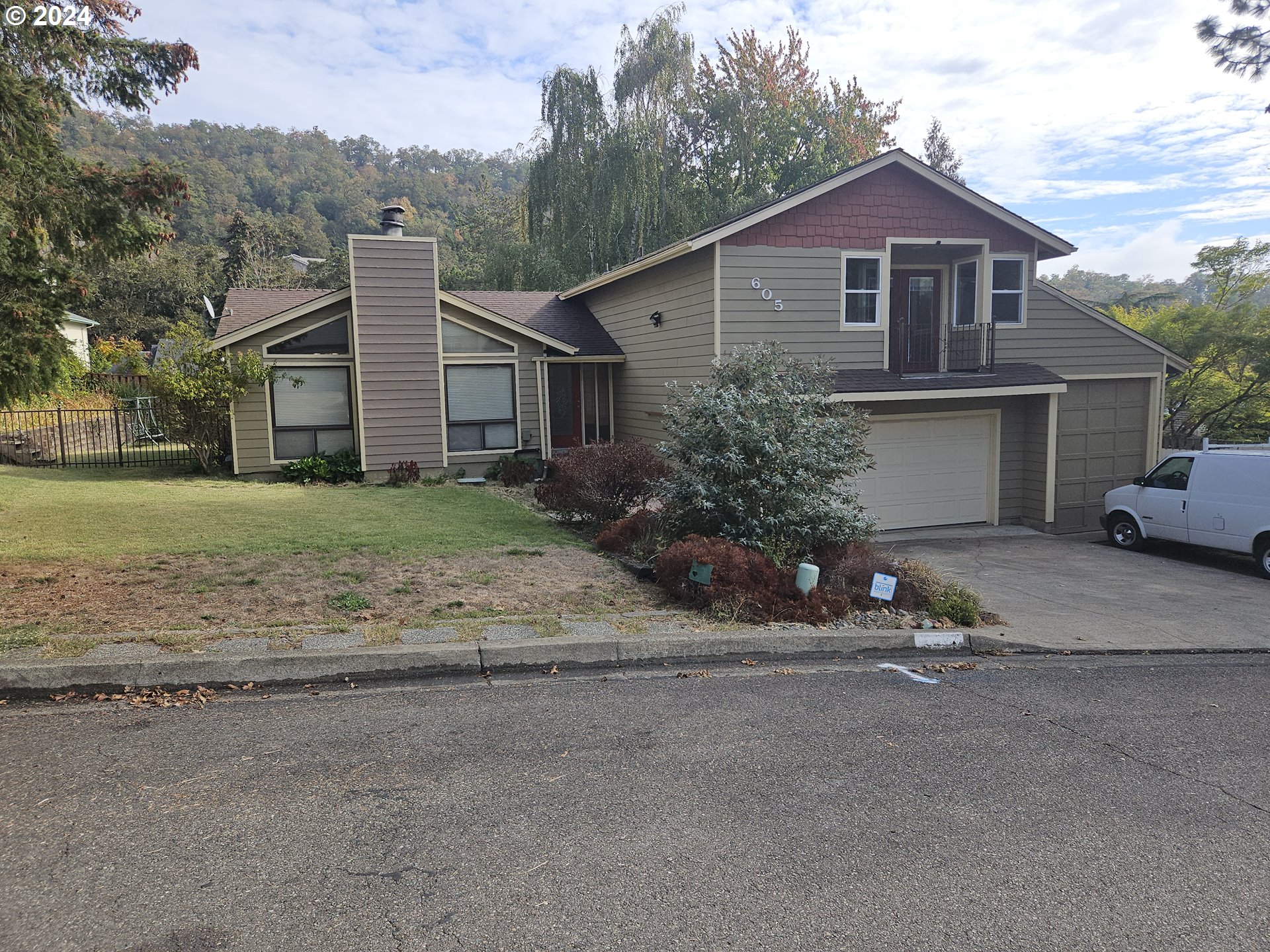 Photo of 605 WOODWILLOW DR Roseburg OR 97471