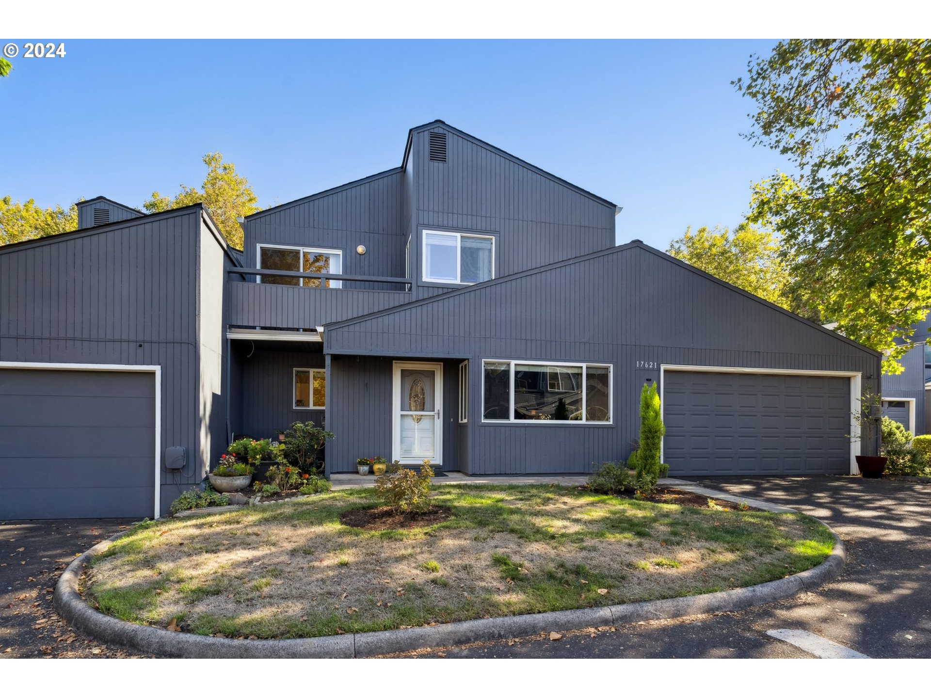 Photo of 17621 ROLLING HILL LN Beaverton OR 97006