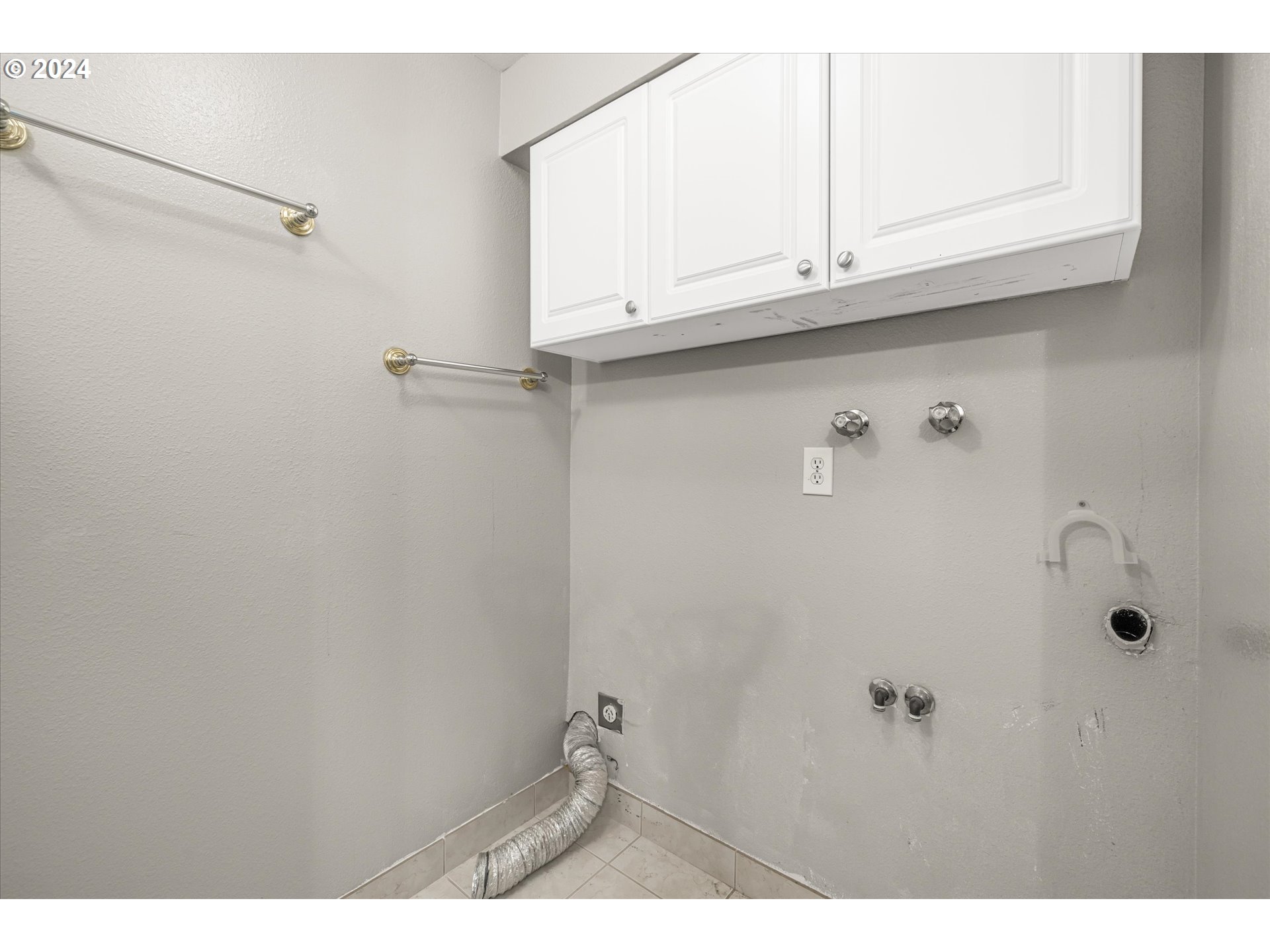 Photo #3: 24260433 Listing 