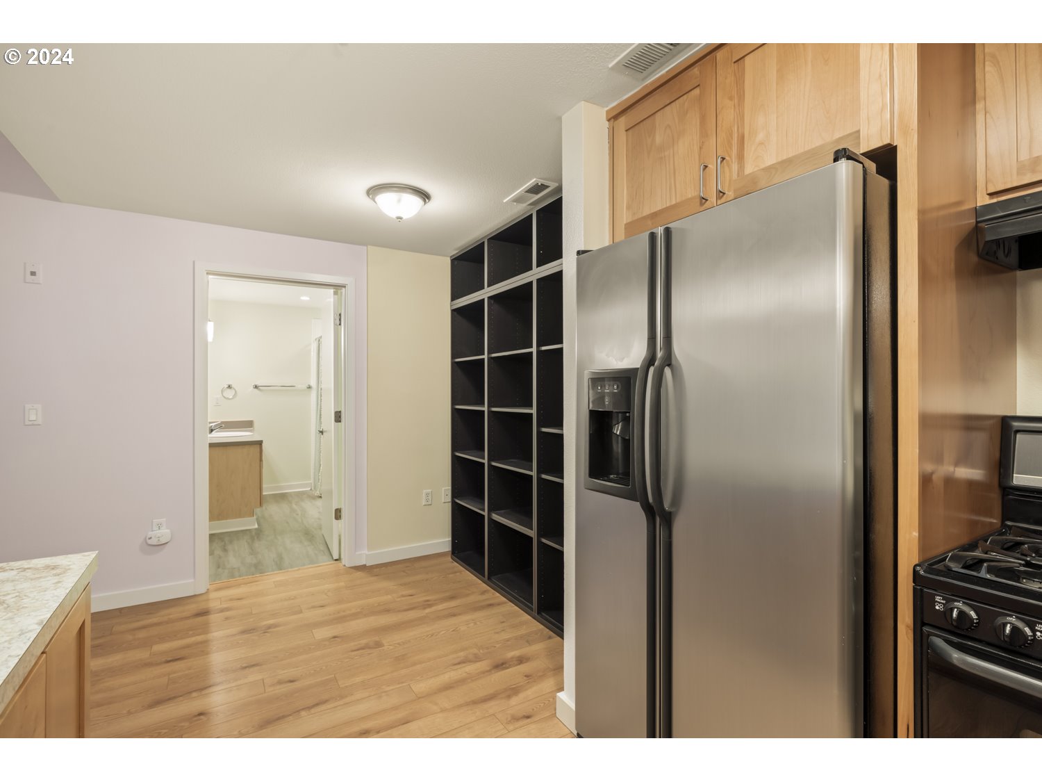 Photo #6: 24260549 Listing 