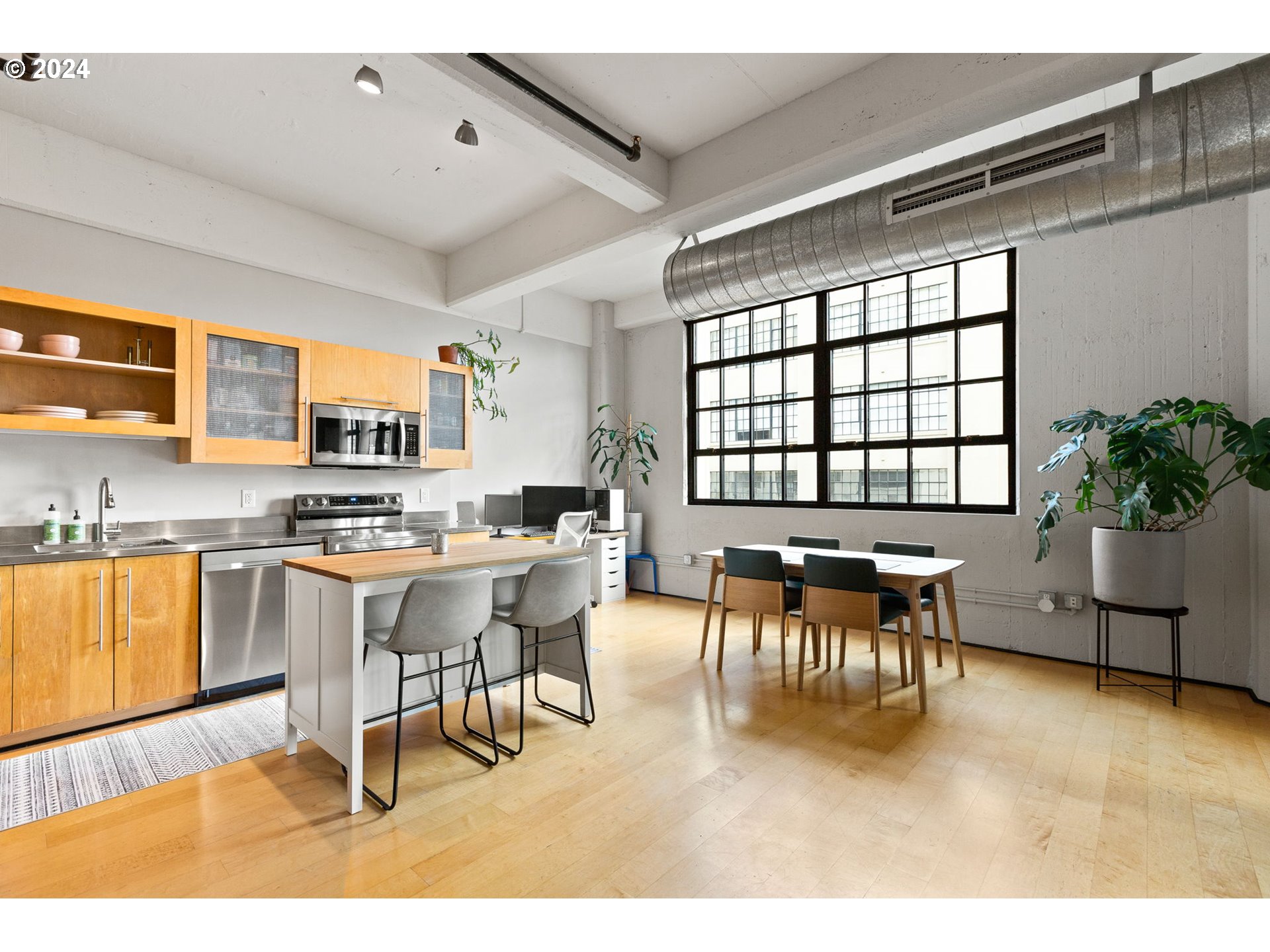 Photo #4: 24261469 Listing 