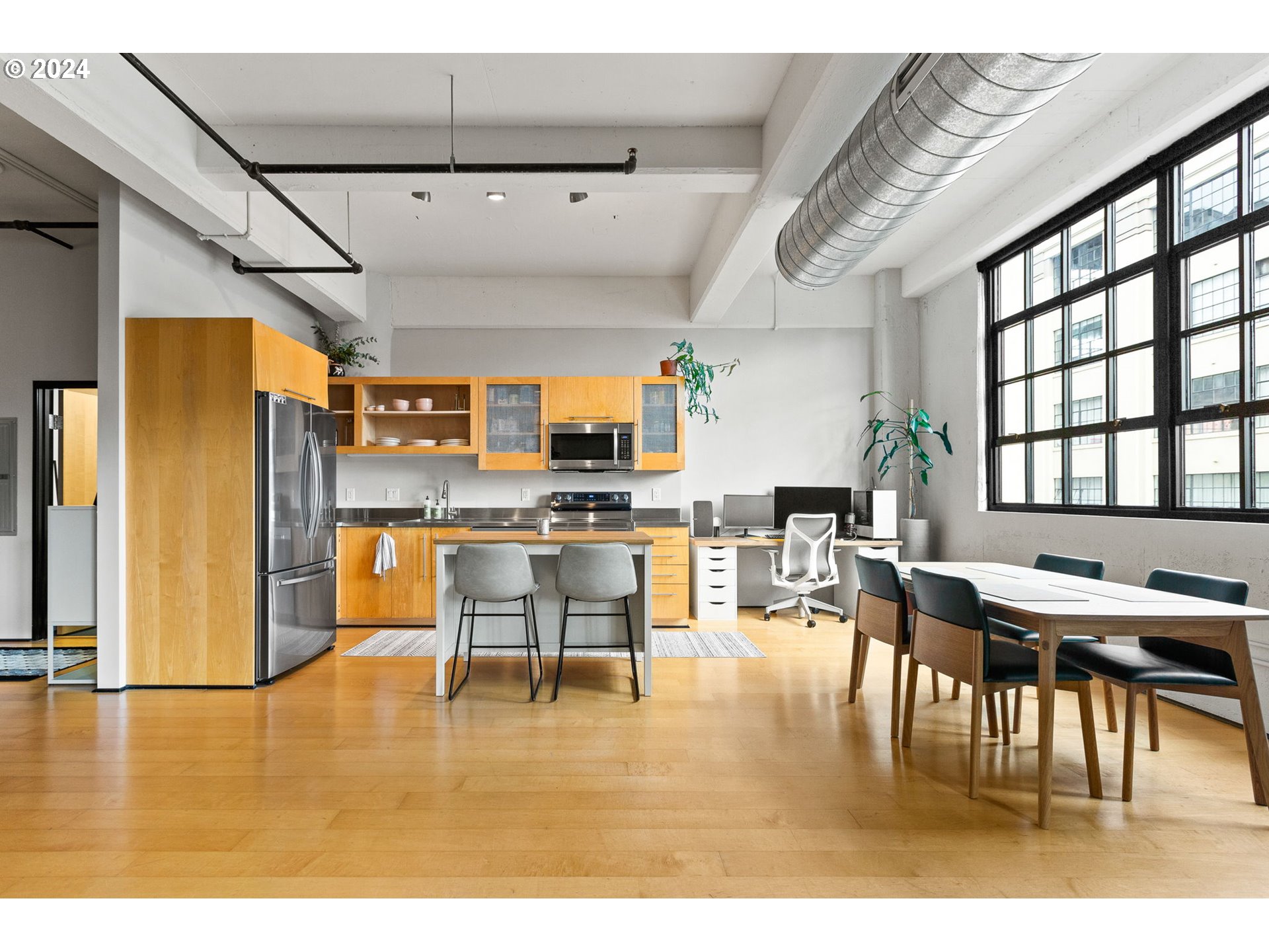 Photo #5: 24261469 Listing 