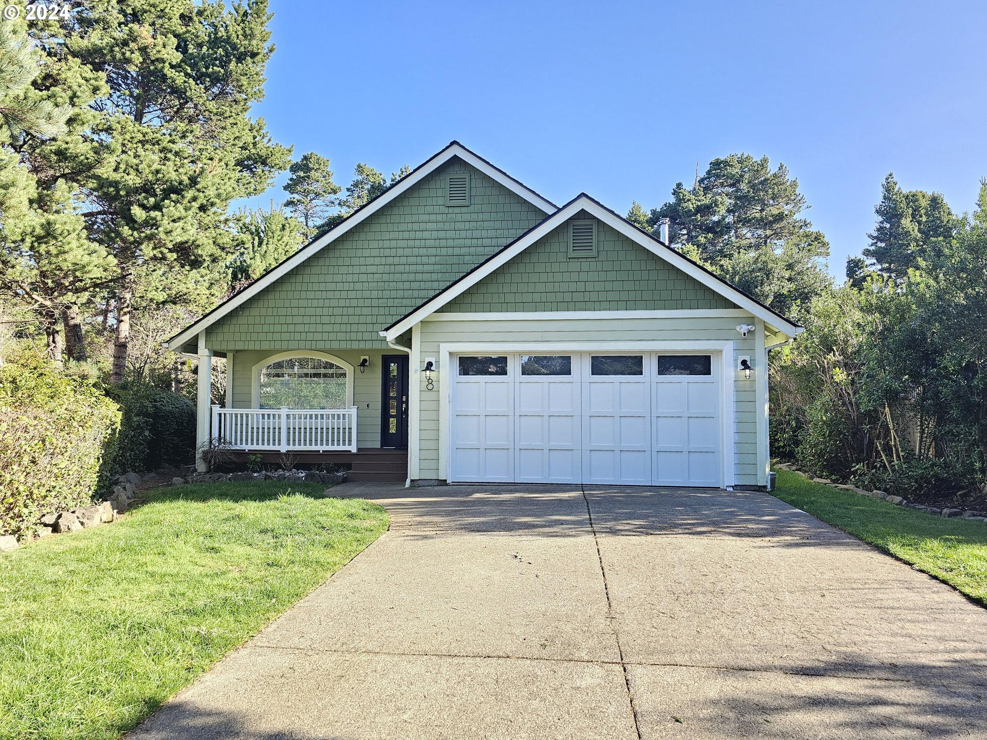 8 MARINERS LN, Florence, OR 
