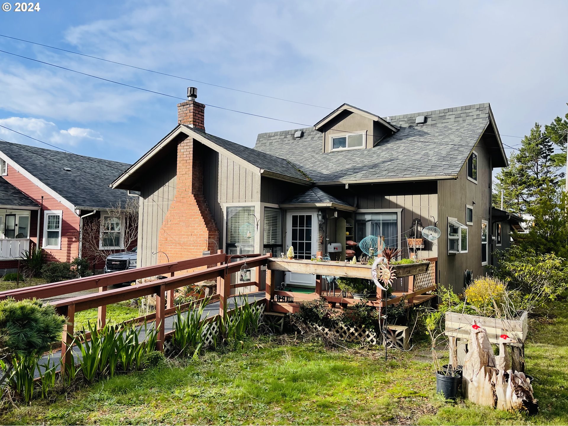 255 WINCHESTER AVE, Reedsport, OR 