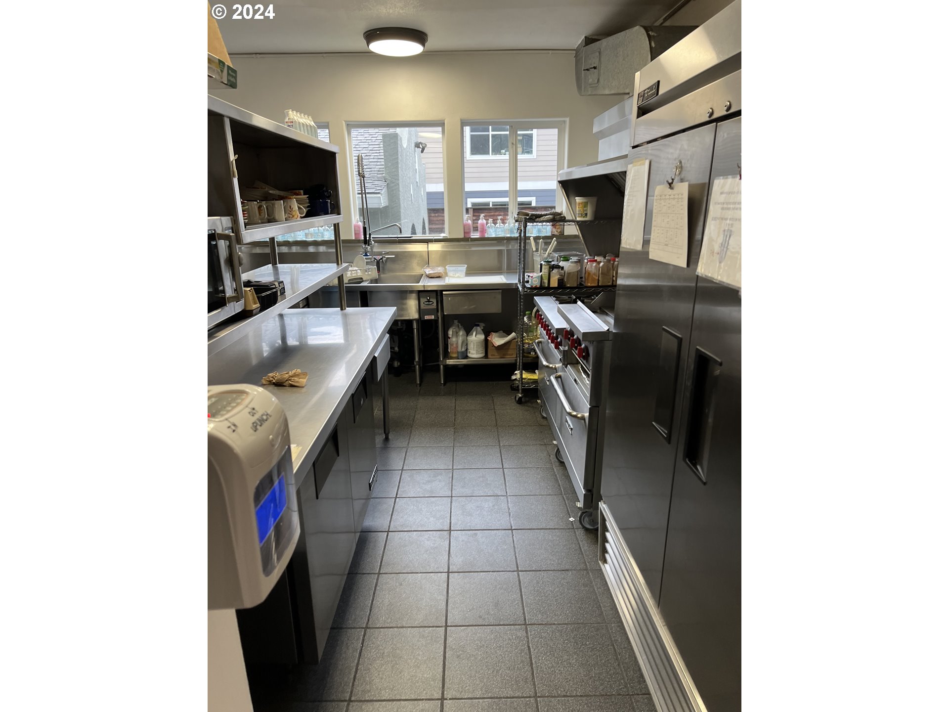 5833 N LOMBARD ST, Portland, OR, 97203