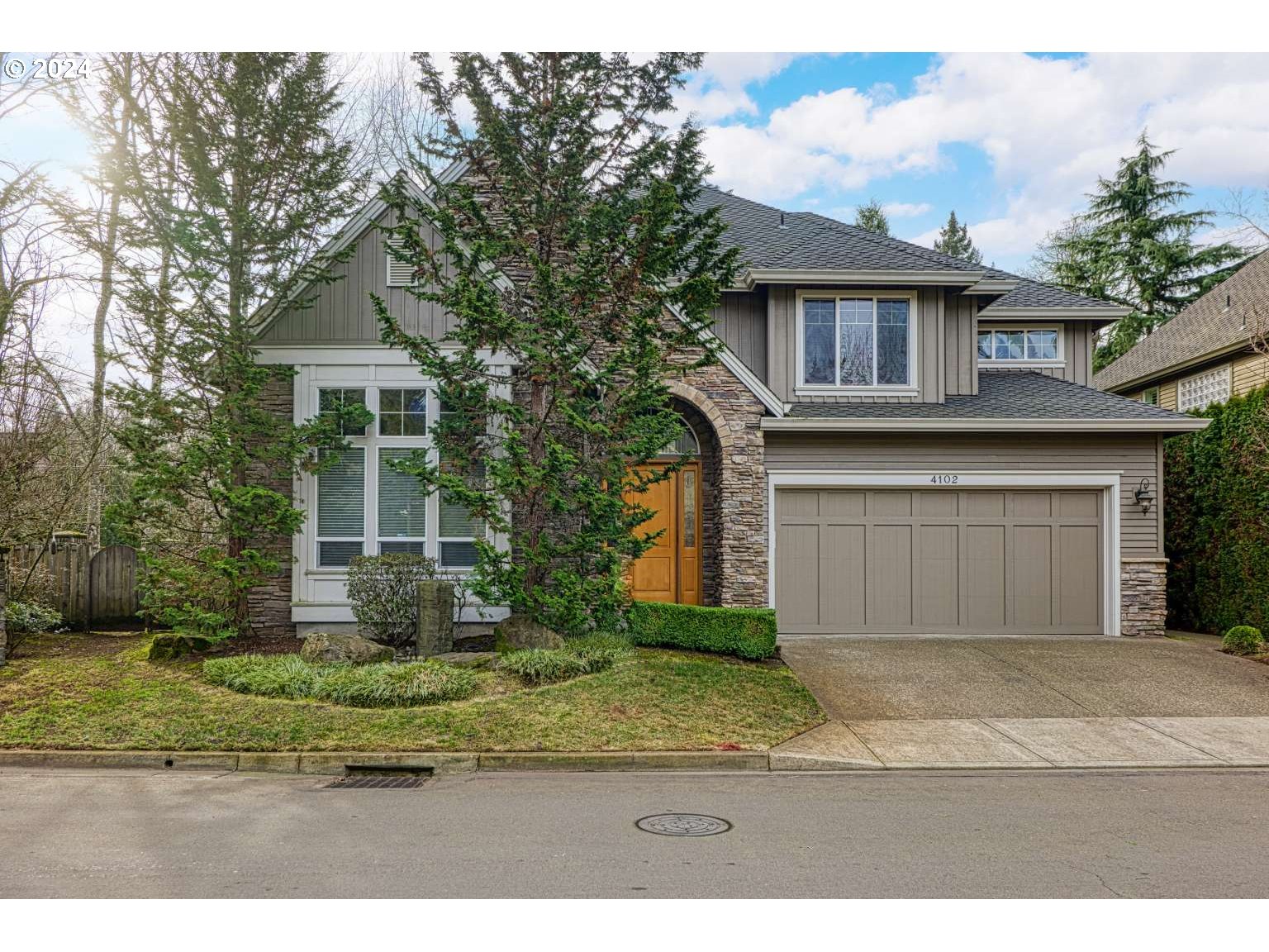 Photo of 4102 CHAD DR Lake Oswego OR 97034