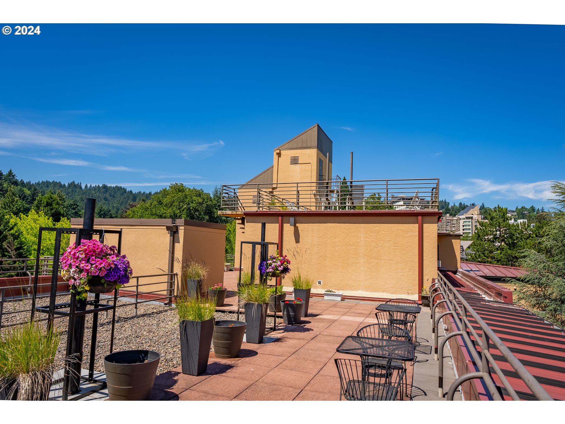Photo #2: 24276830 Listing 