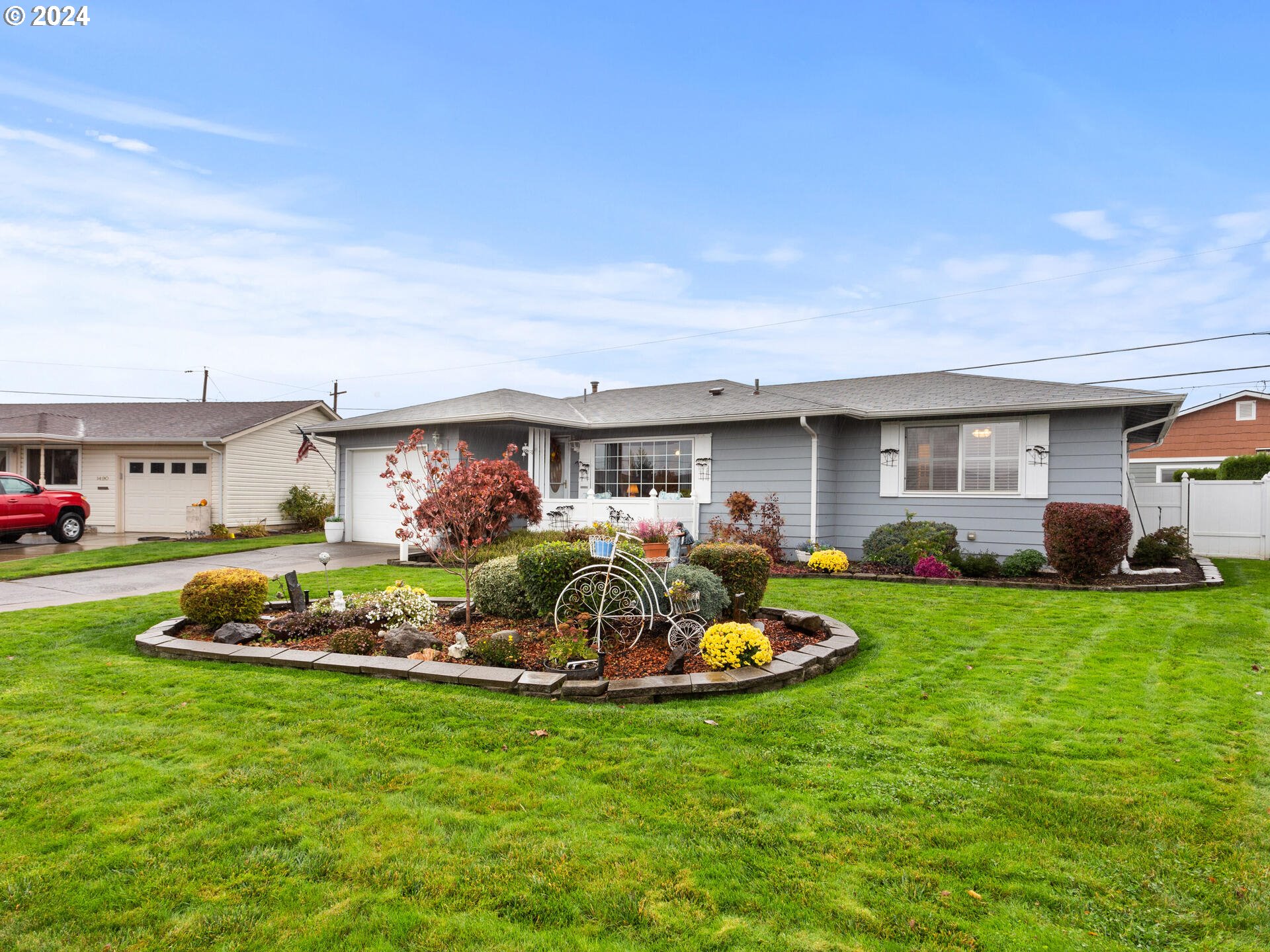 Photo of 1474 COUNTRY CLUB CIR Woodburn OR 97071