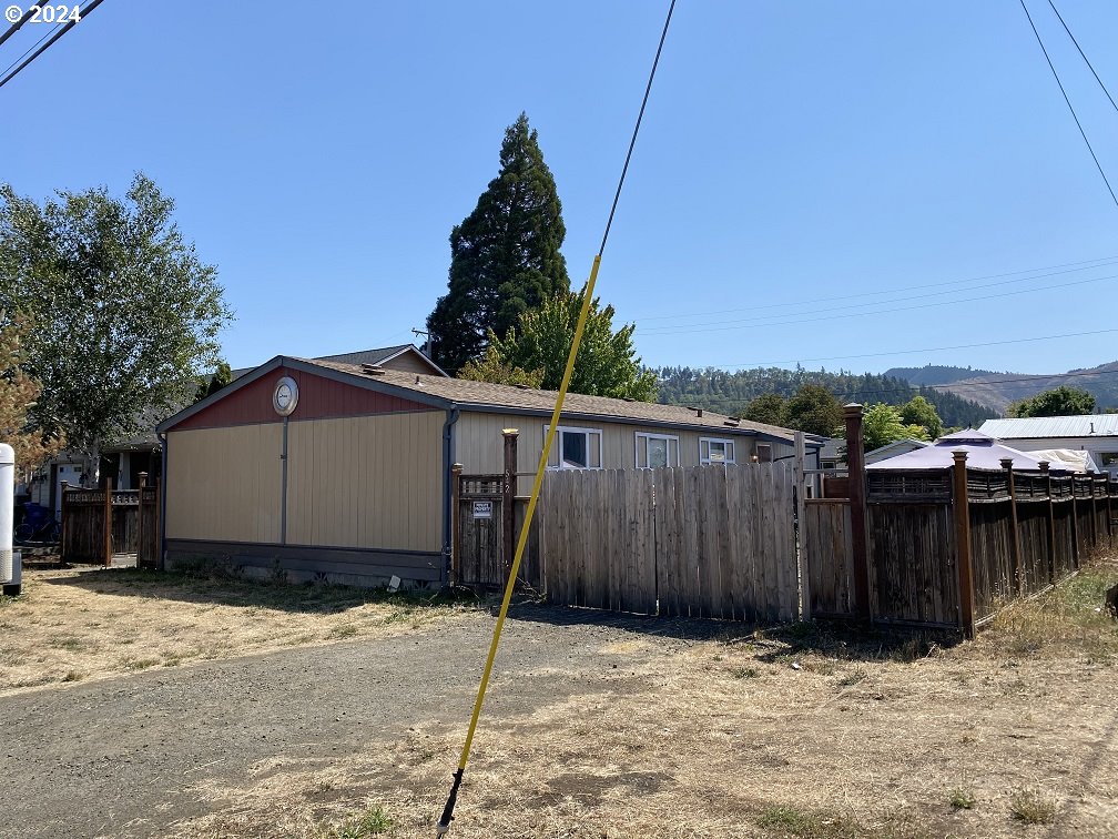 Photo of 542 CENTRAL AVE Sutherlin OR 97479