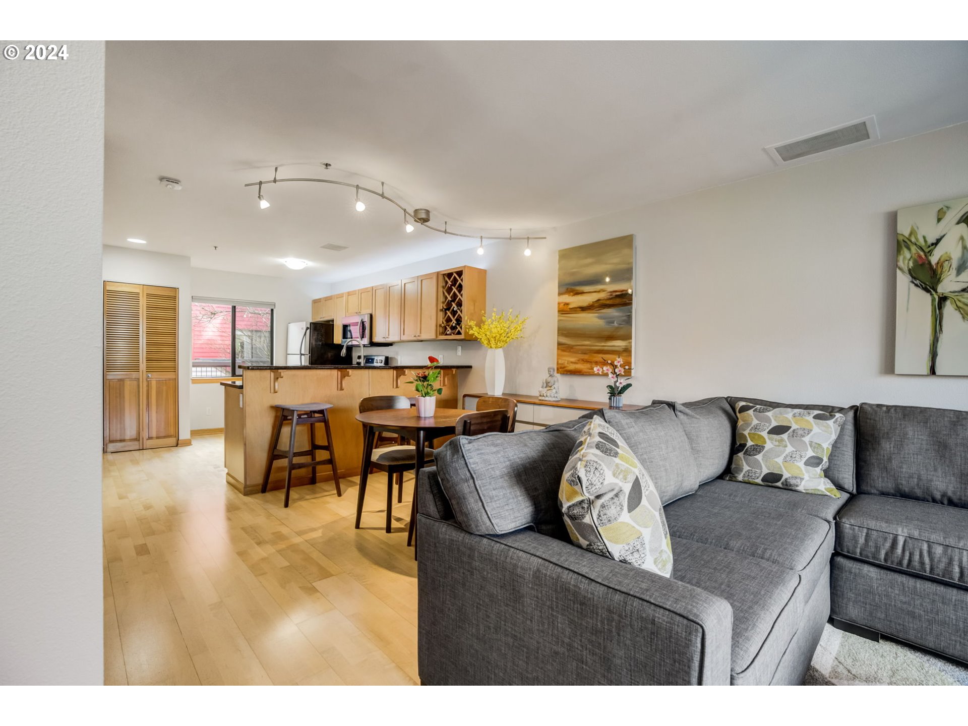 Photo #4: 24286306 Listing 