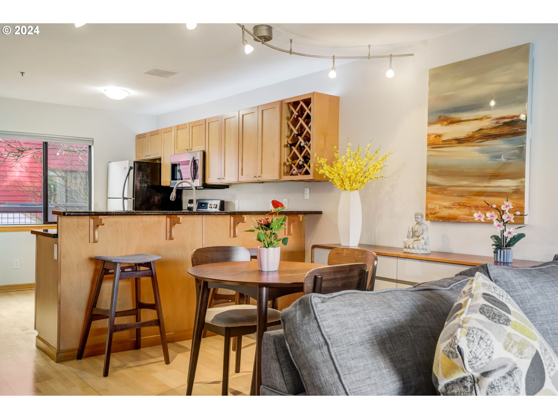 Photo #5: 24286306 Listing 