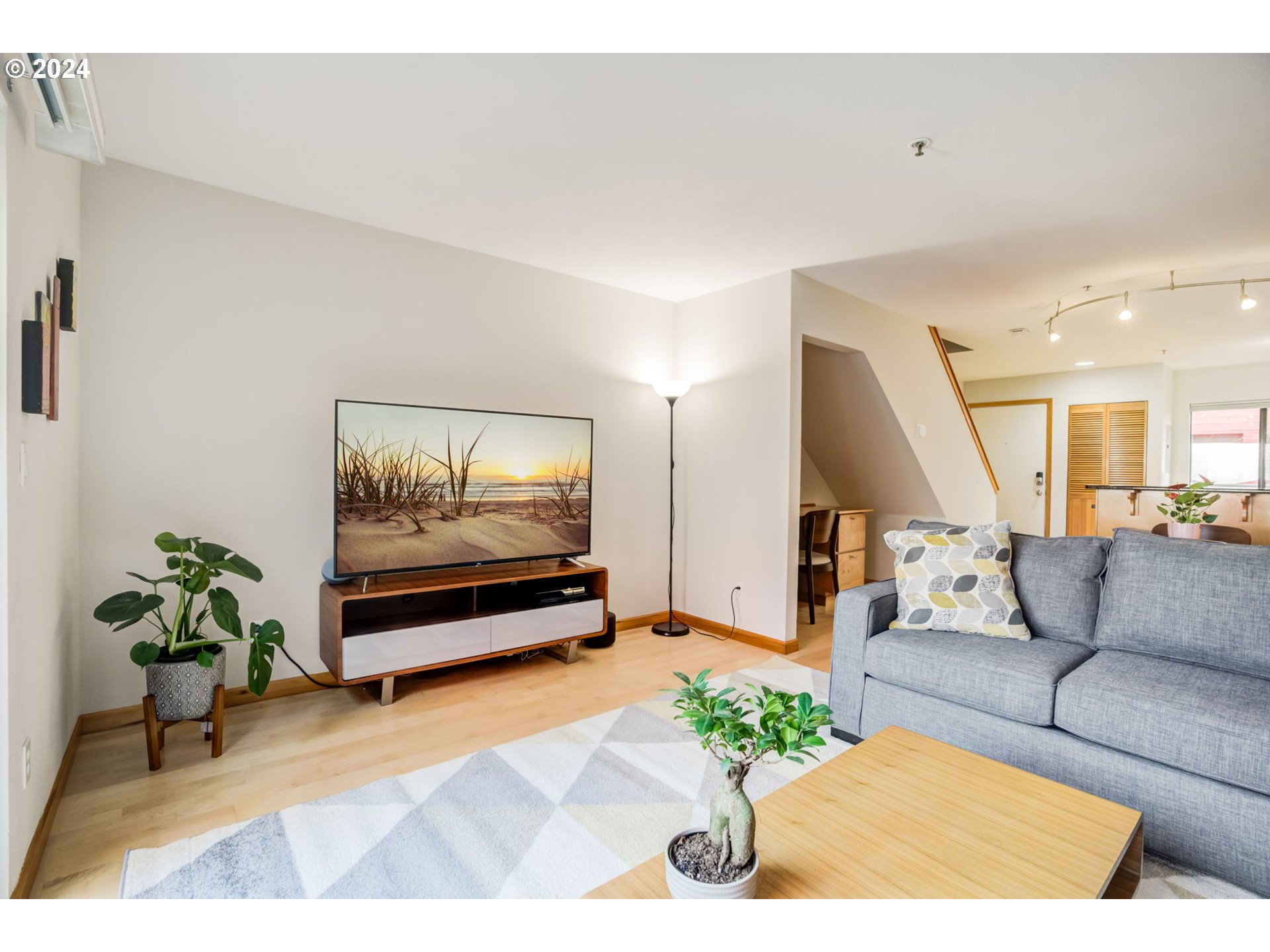 Photo #2: 24286306 Listing 