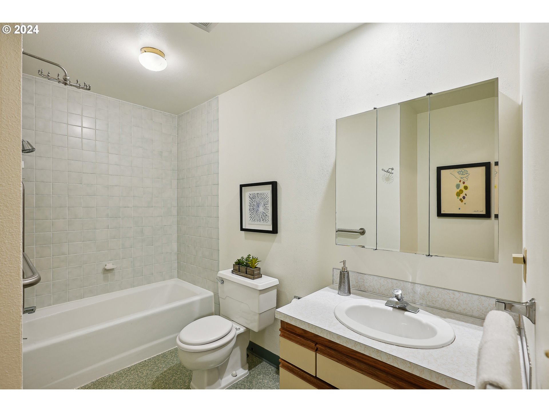 Photo #6: 24286944 Listing 