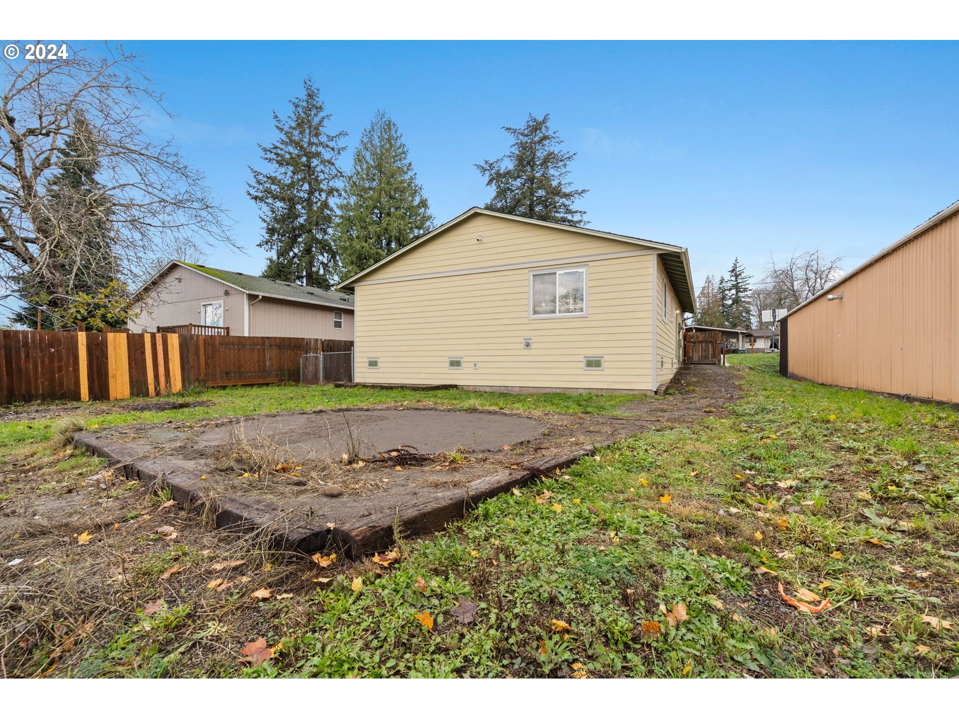 2280  F St, Washougal, WA 98671