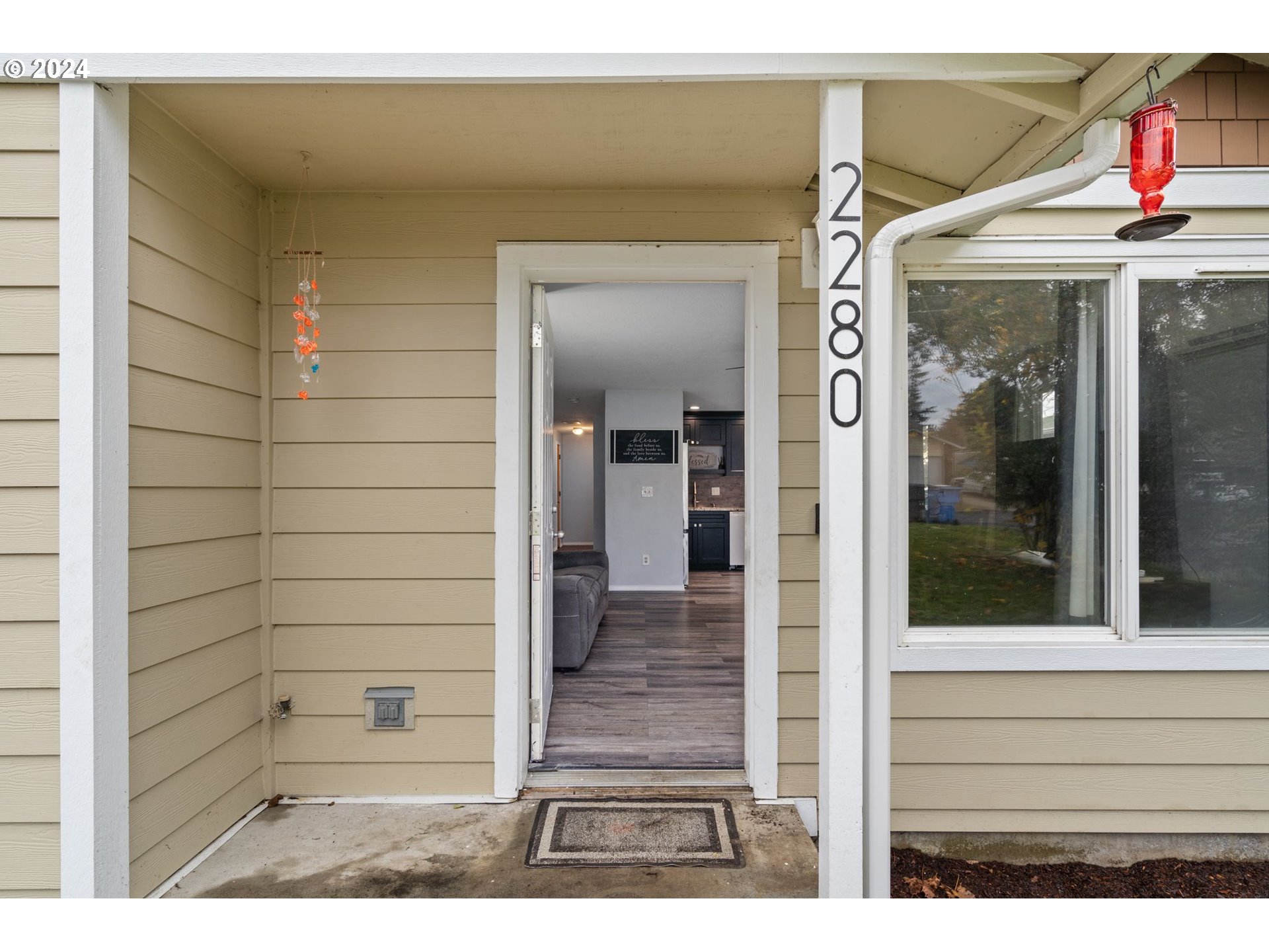 2280  F St, Washougal, WA 98671