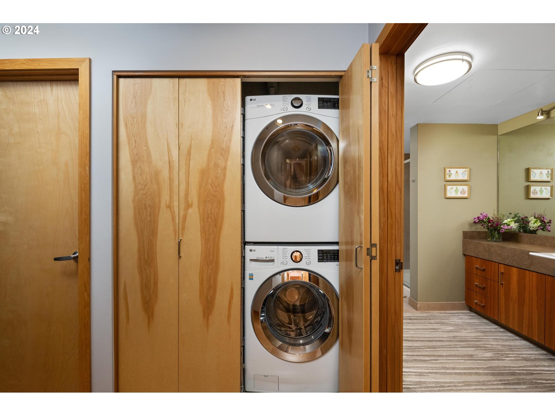 Photo #2: 24288531 Listing 