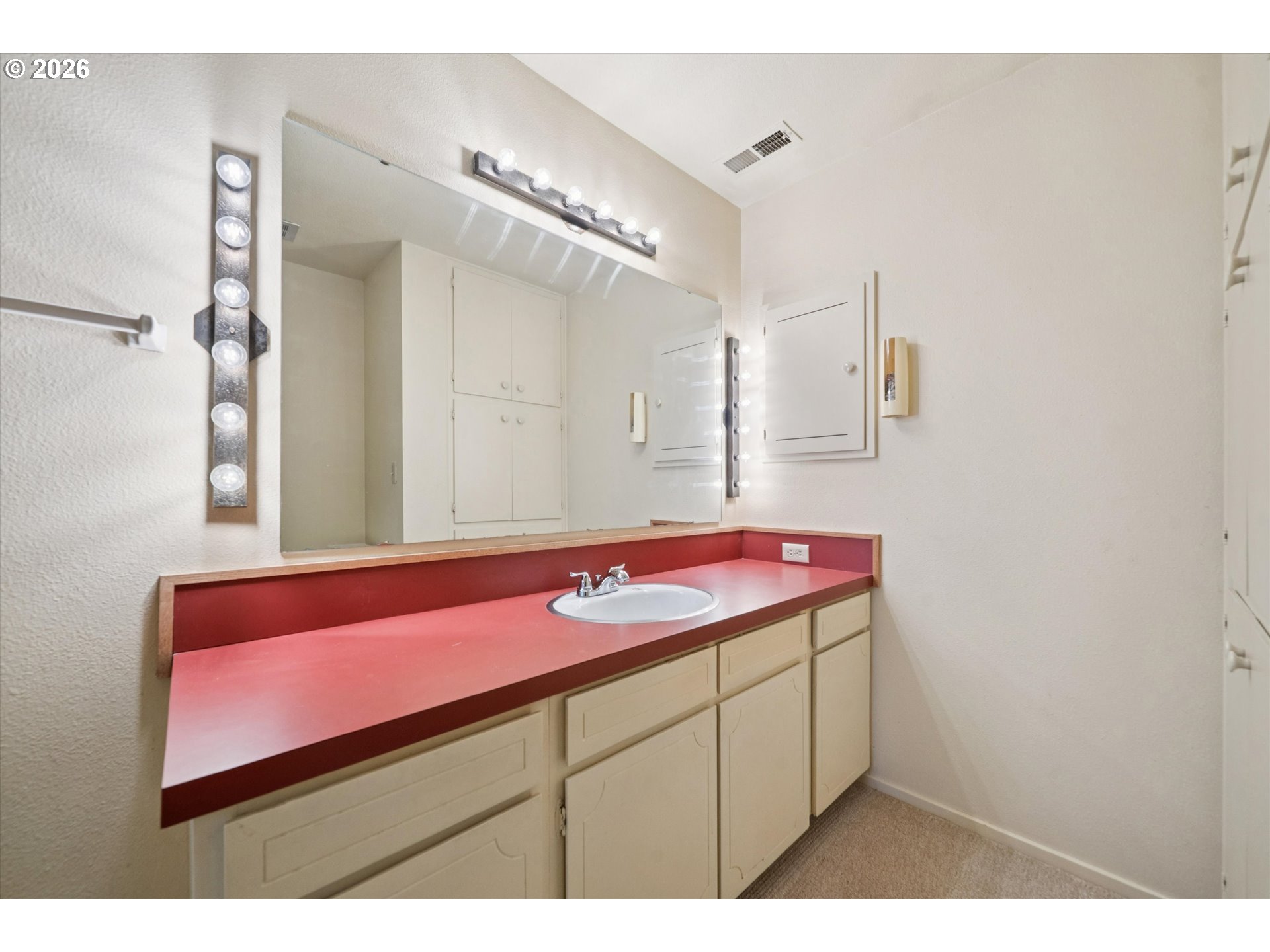 Photo #33: 242907065 Listing: Photo #33