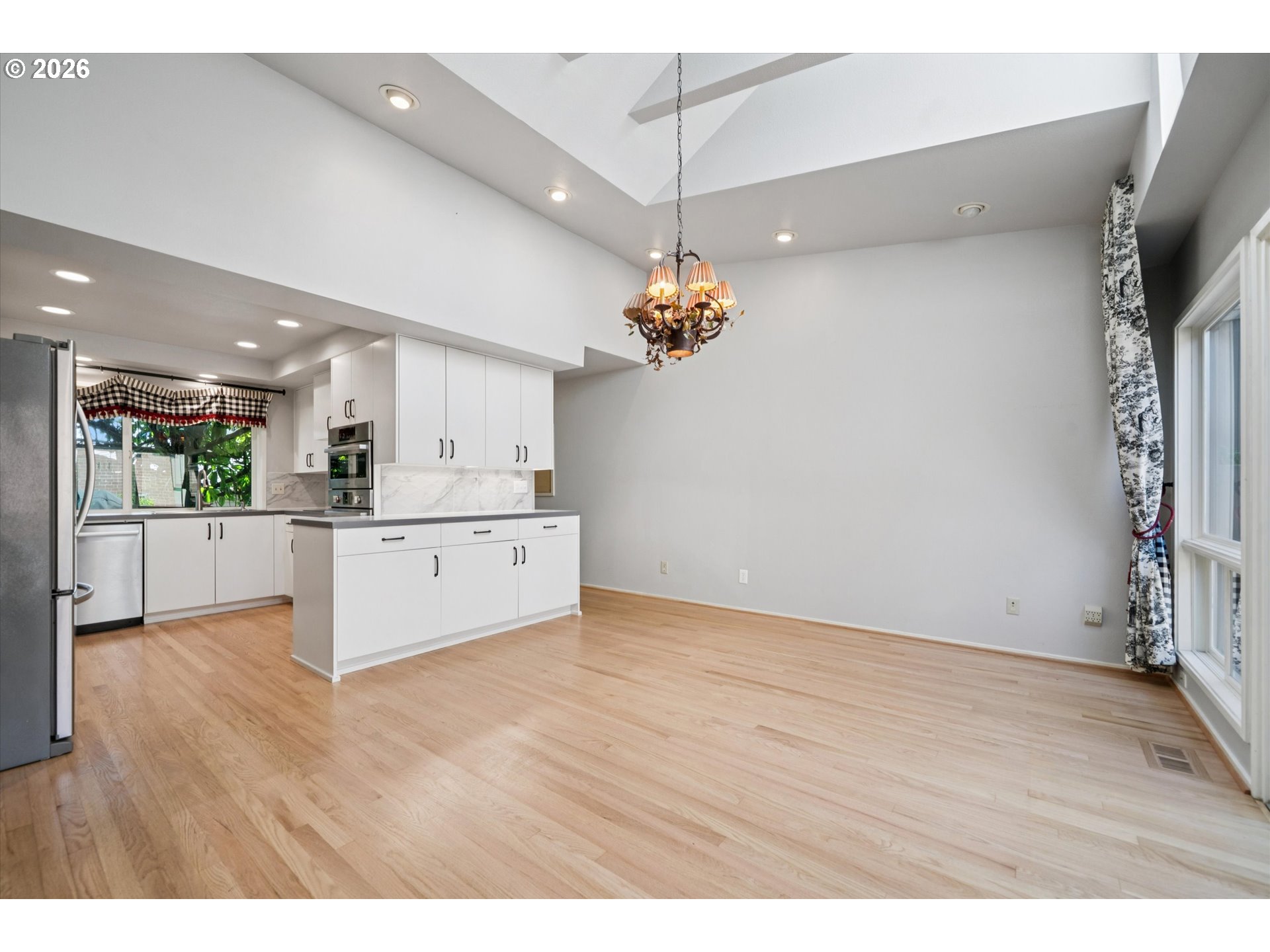 Photo #11: 242907065 Listing: Photo #11