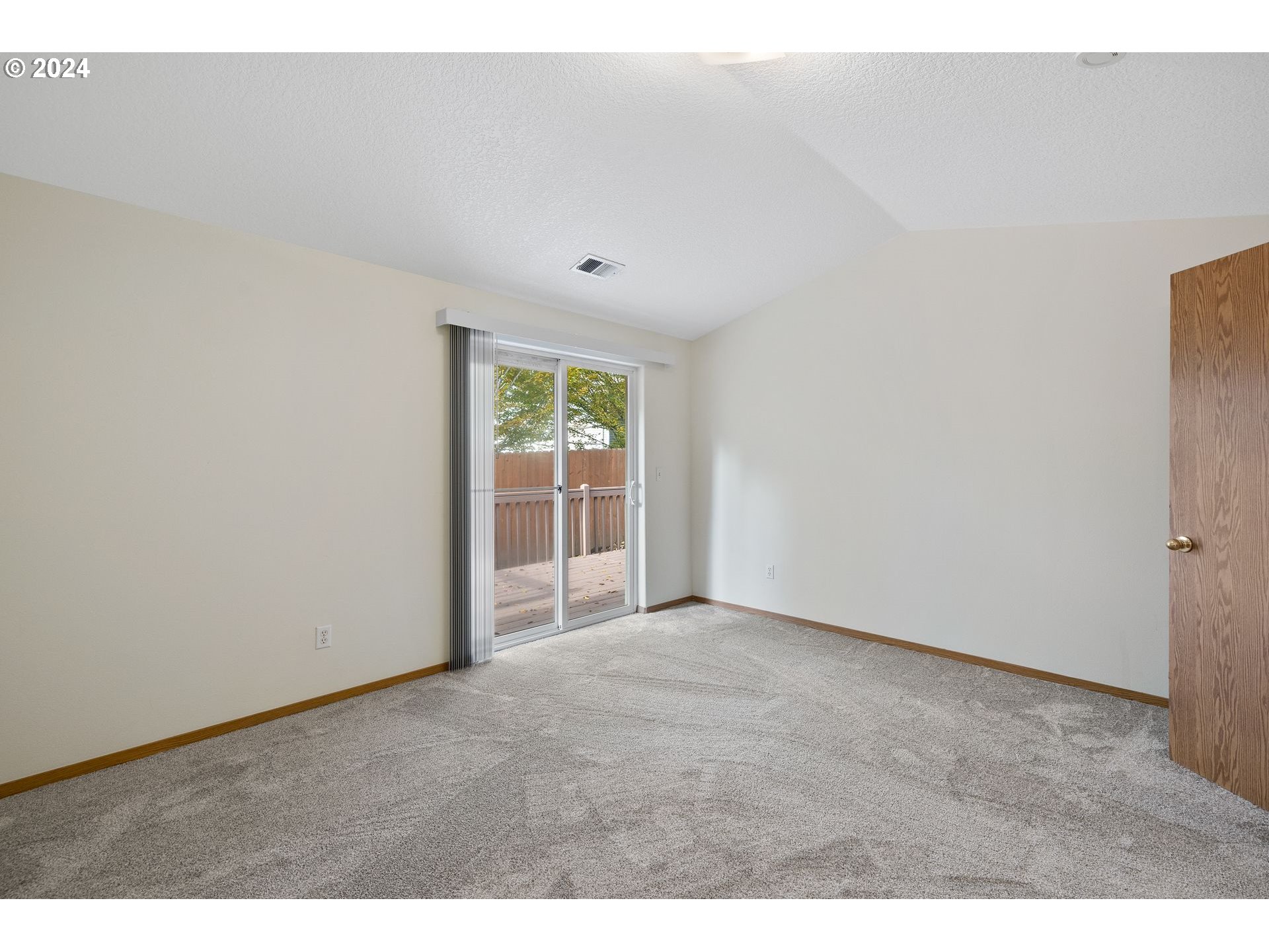 Photo #2: 24294635 Listing 