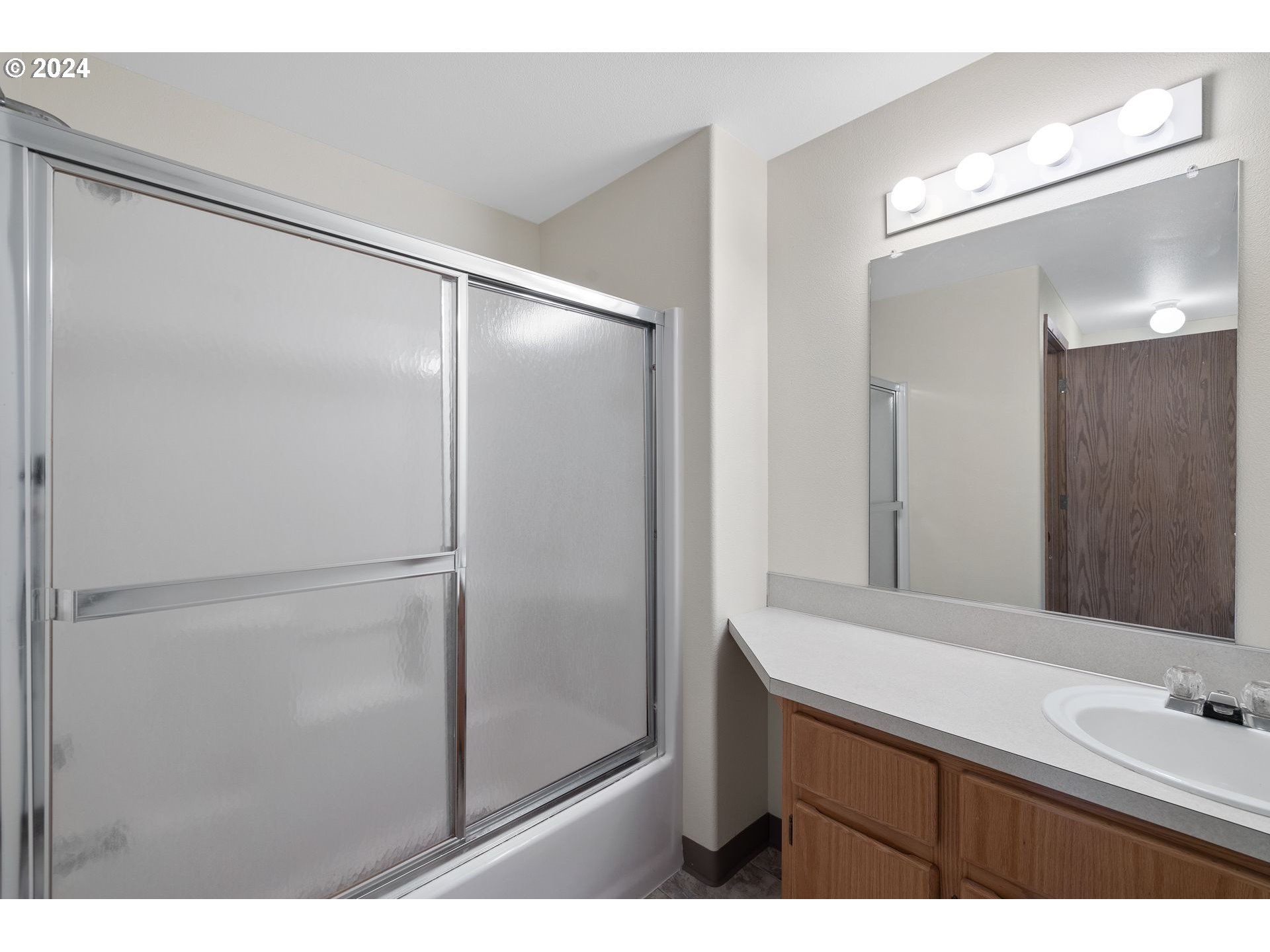 Photo #5: 24294635 Listing 