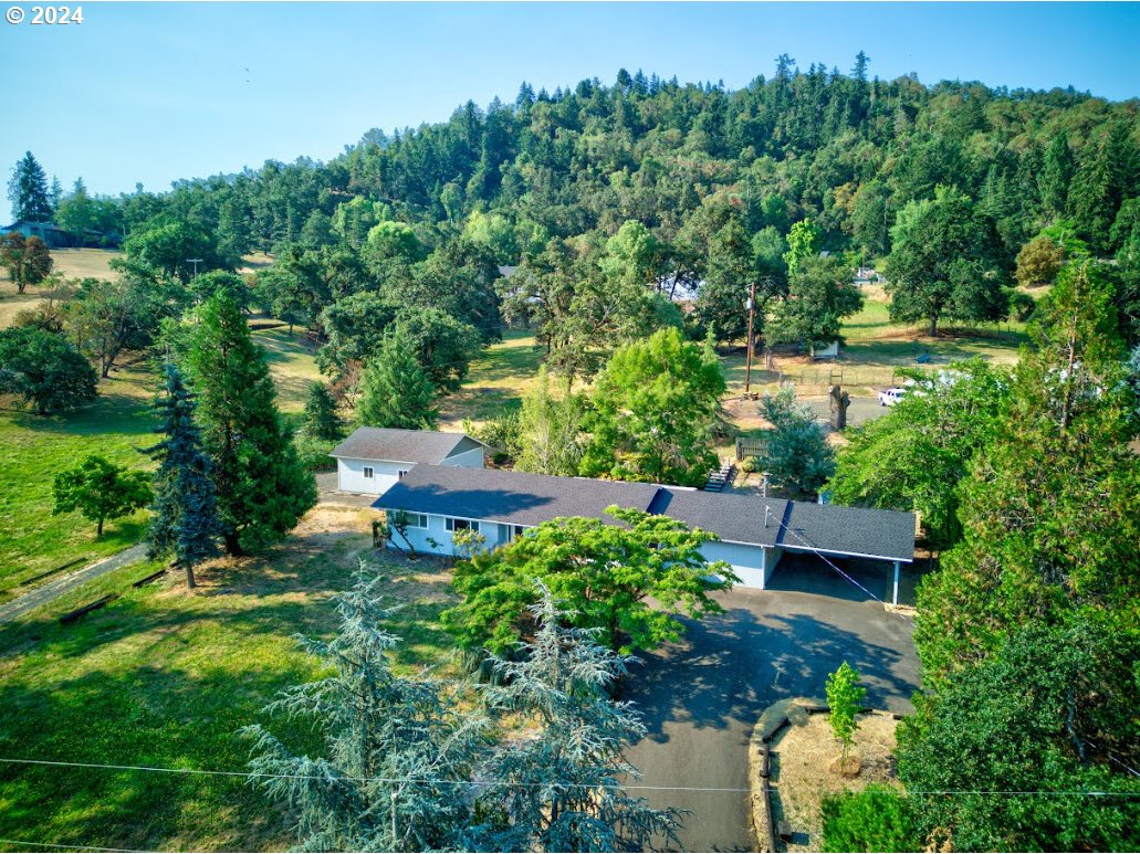 Photo of 209 BELLWOOD LN Roseburg OR 97471