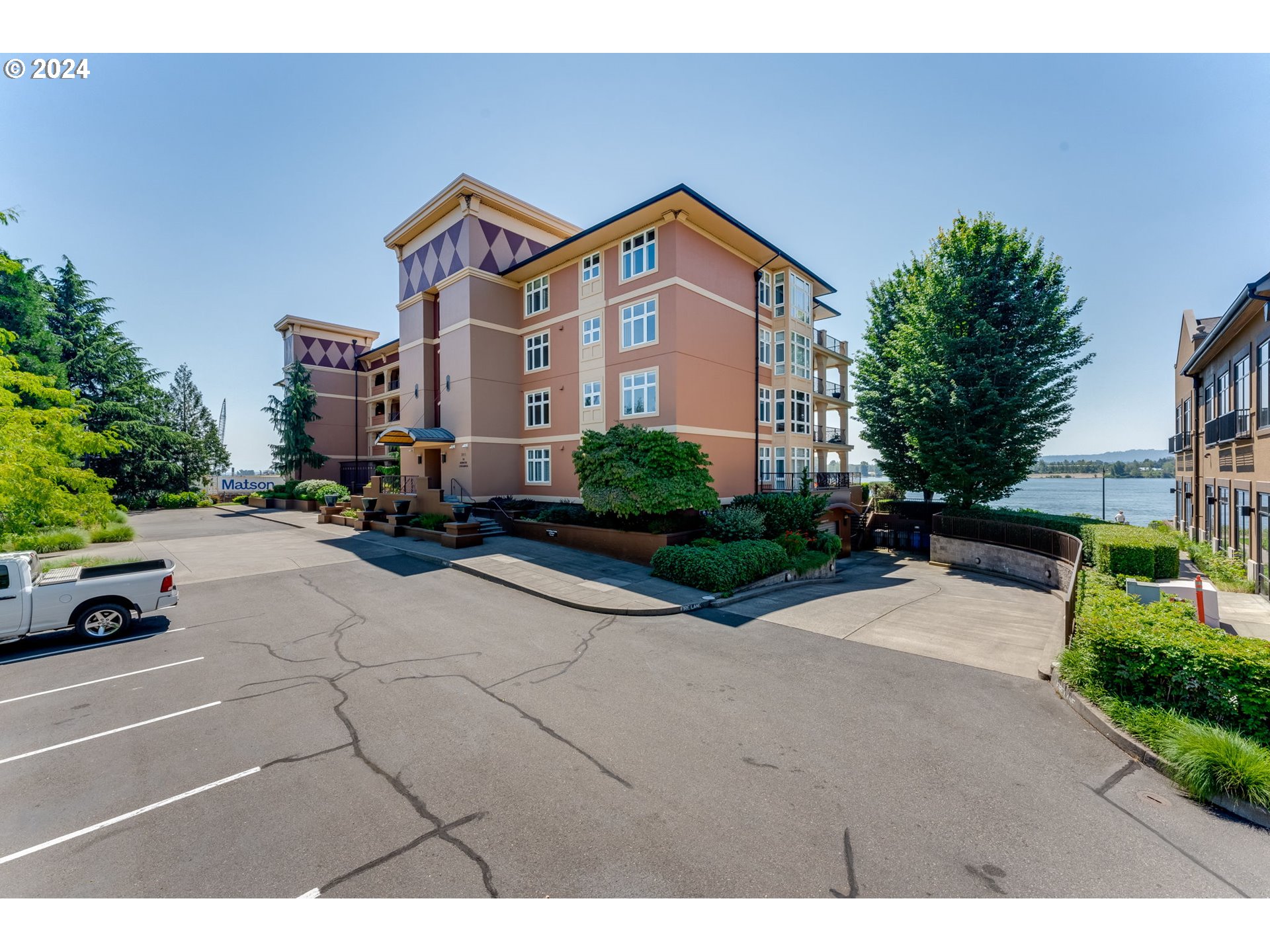 2015 SE Columbia River Dr #320, Vancouver, WA 98661