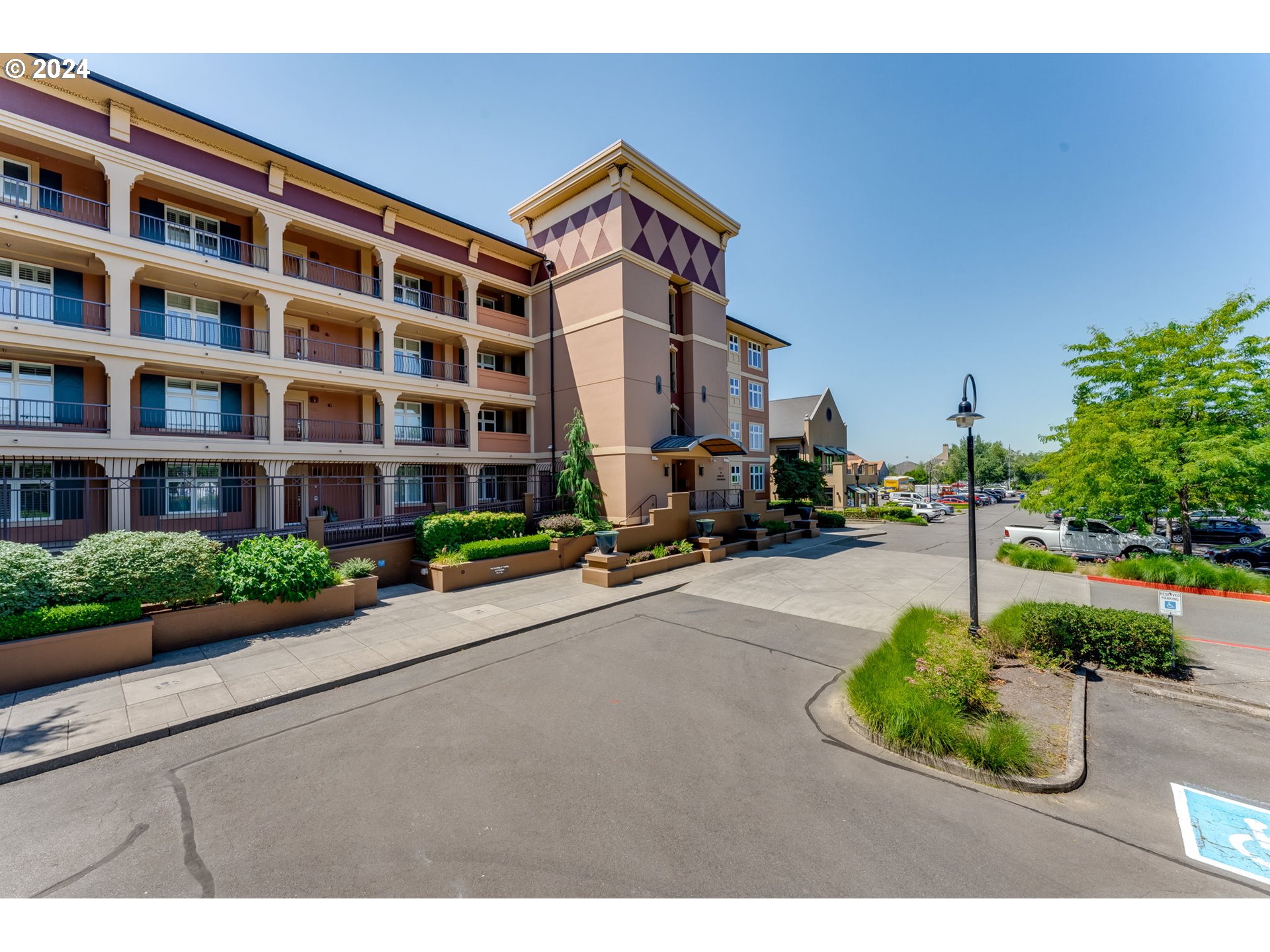 2015 SE Columbia River Dr #320, Vancouver, WA 98661