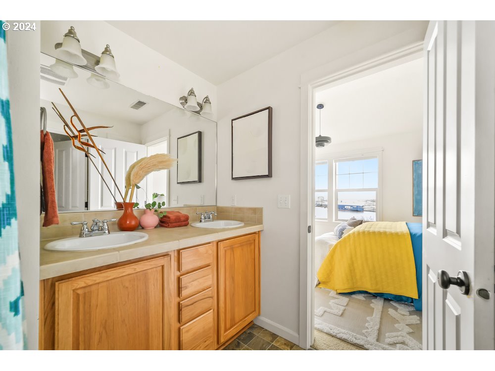 Photo #5: 24299500 Listing 