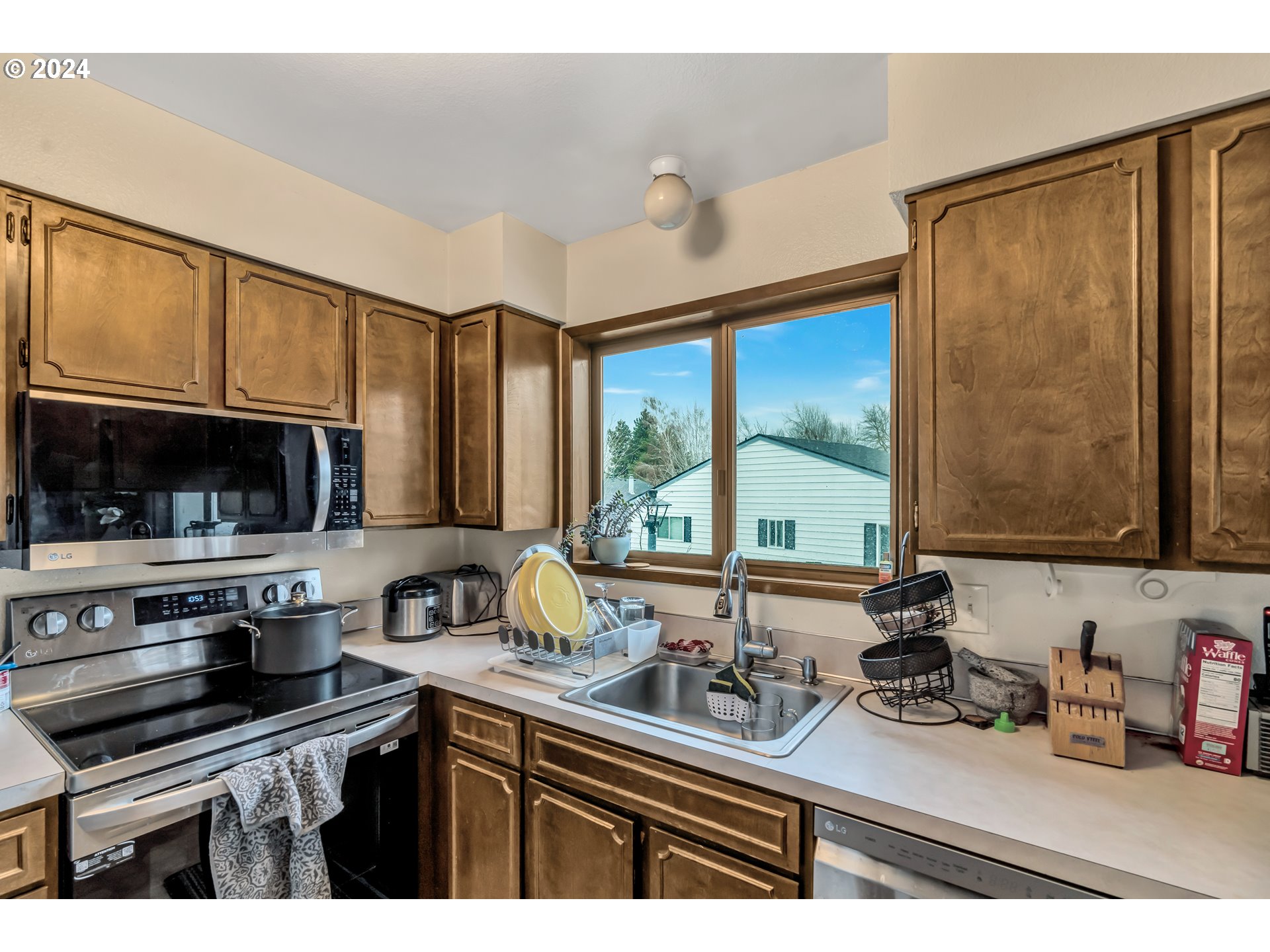 Photo #2: 24299950 Listing 