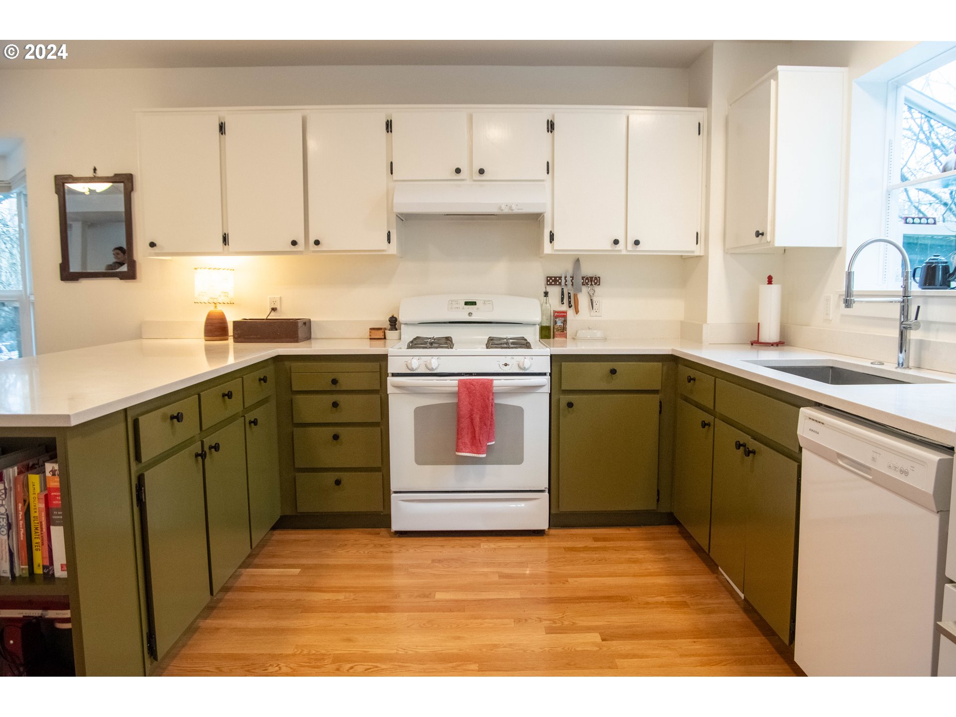 Photo #5: 24300332 Listing 