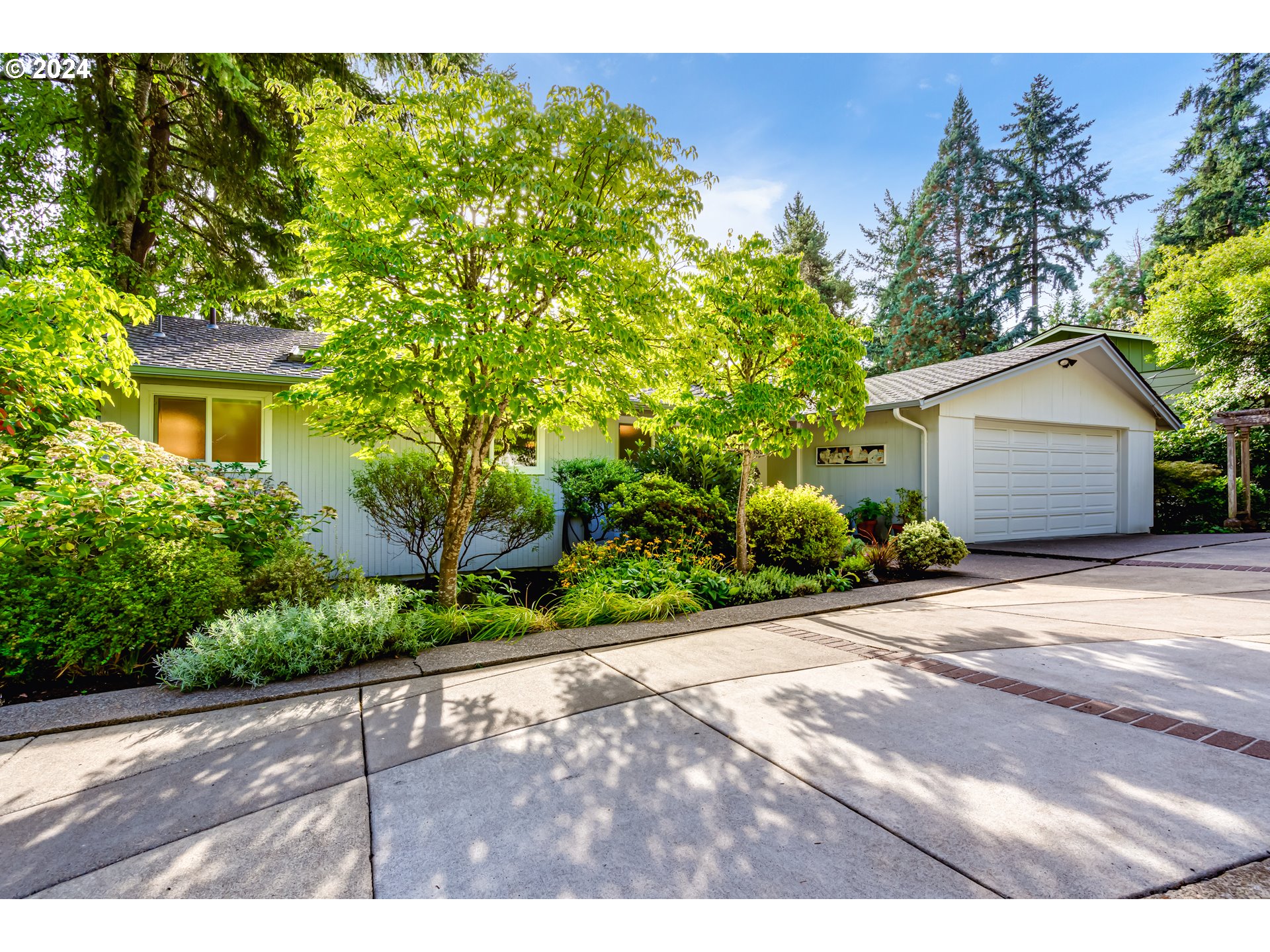 Photo of 2555 BIRCH LN Eugene OR 97403