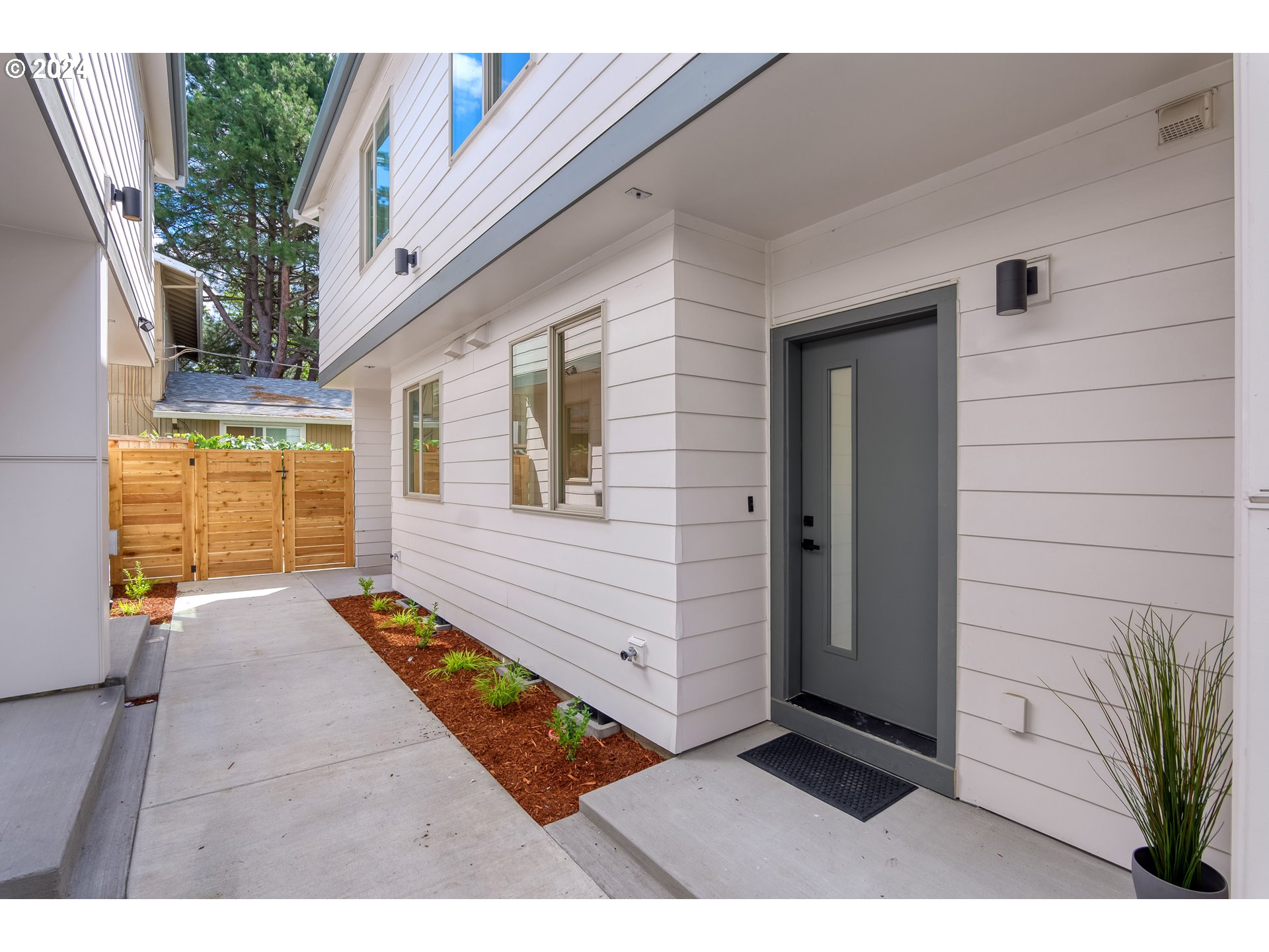 Photo #4: 24304698 Listing 