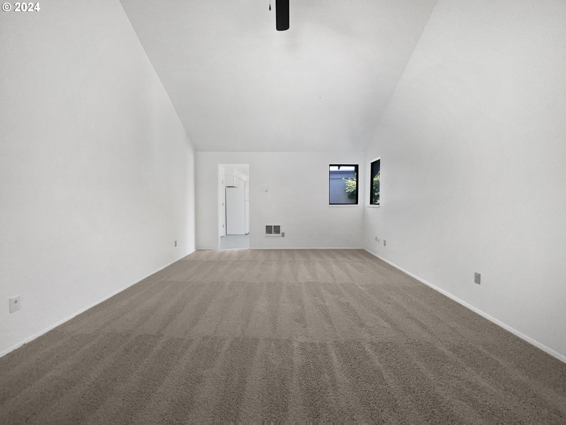 Photo #3: 24307344 Listing 
