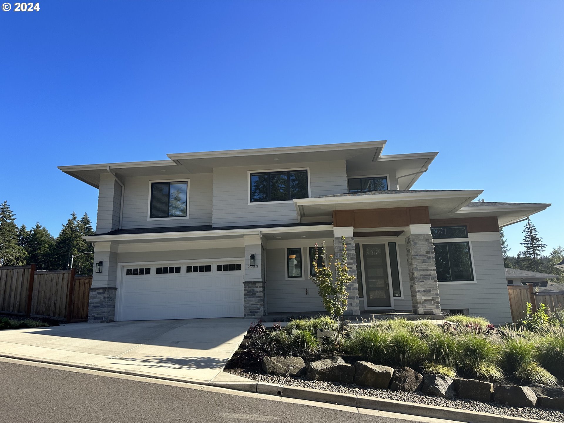 Photo of 2082 GOLFVIEW CT Eugene OR 97403