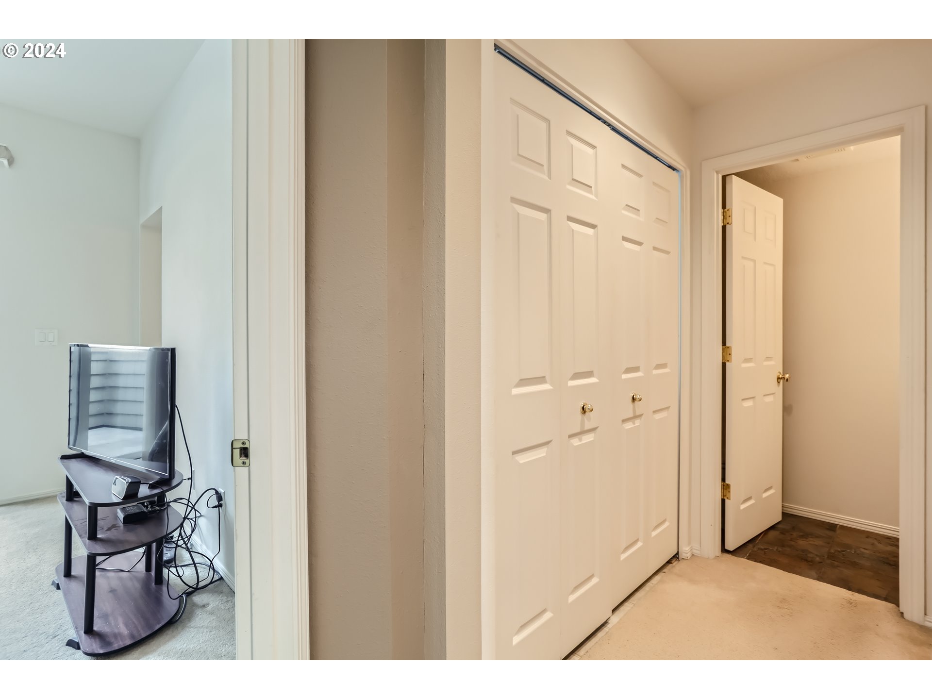 Photo #4: 24315402 Listing 