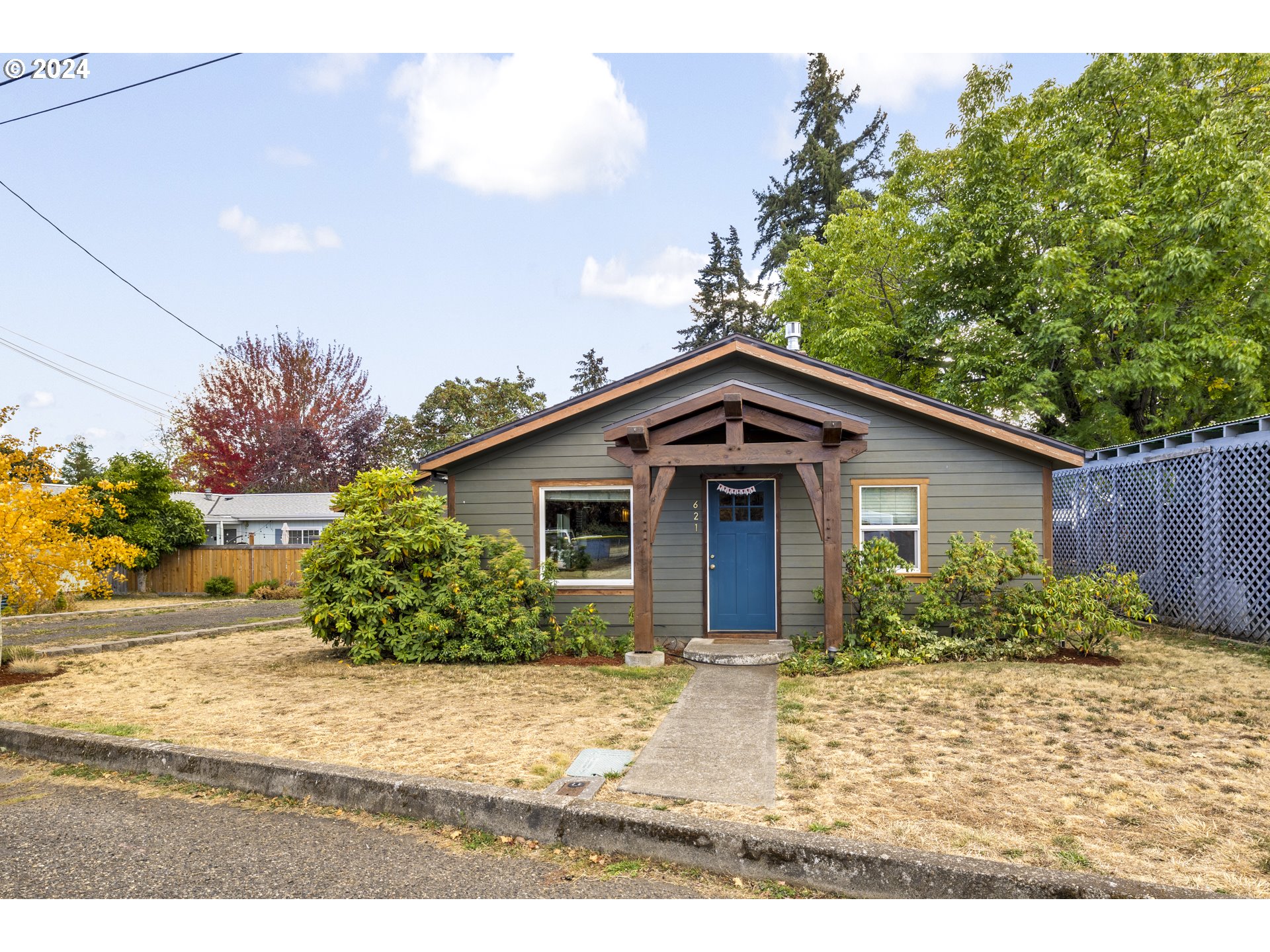 Photo of 621 CENTER ST White Salmon WA 98672