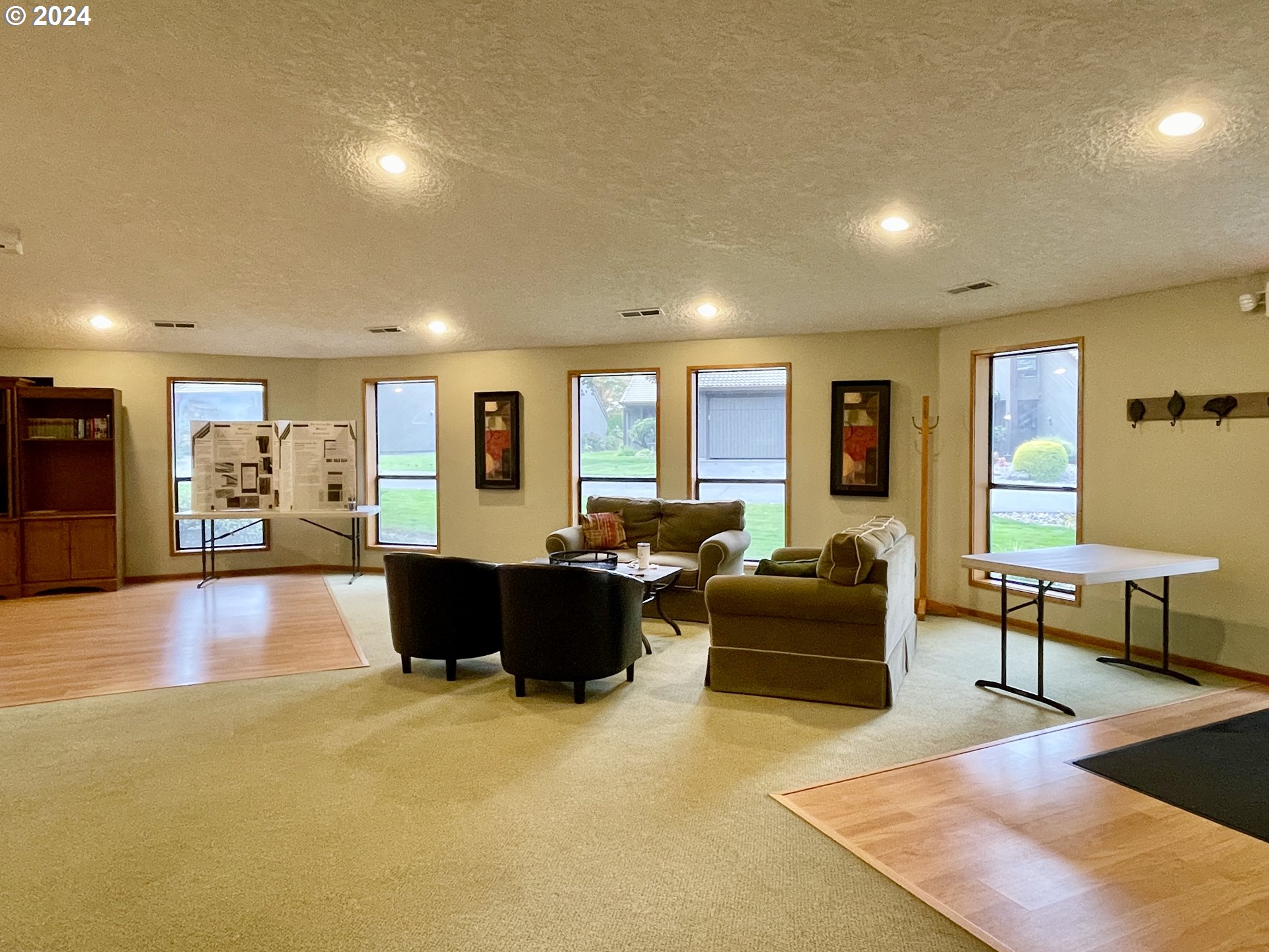 Photo #15: 24317514 Listing 