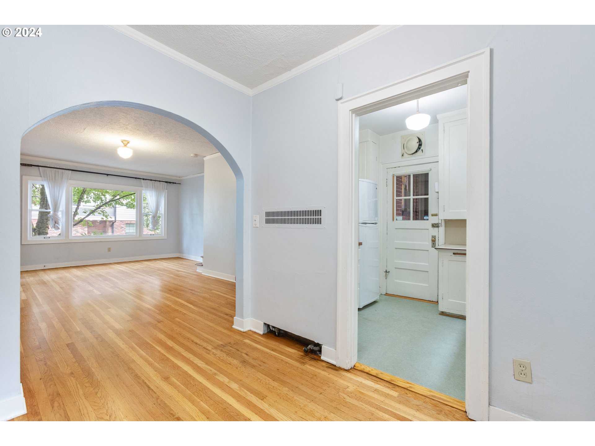 Photo #11 Kitchen/Dining Room