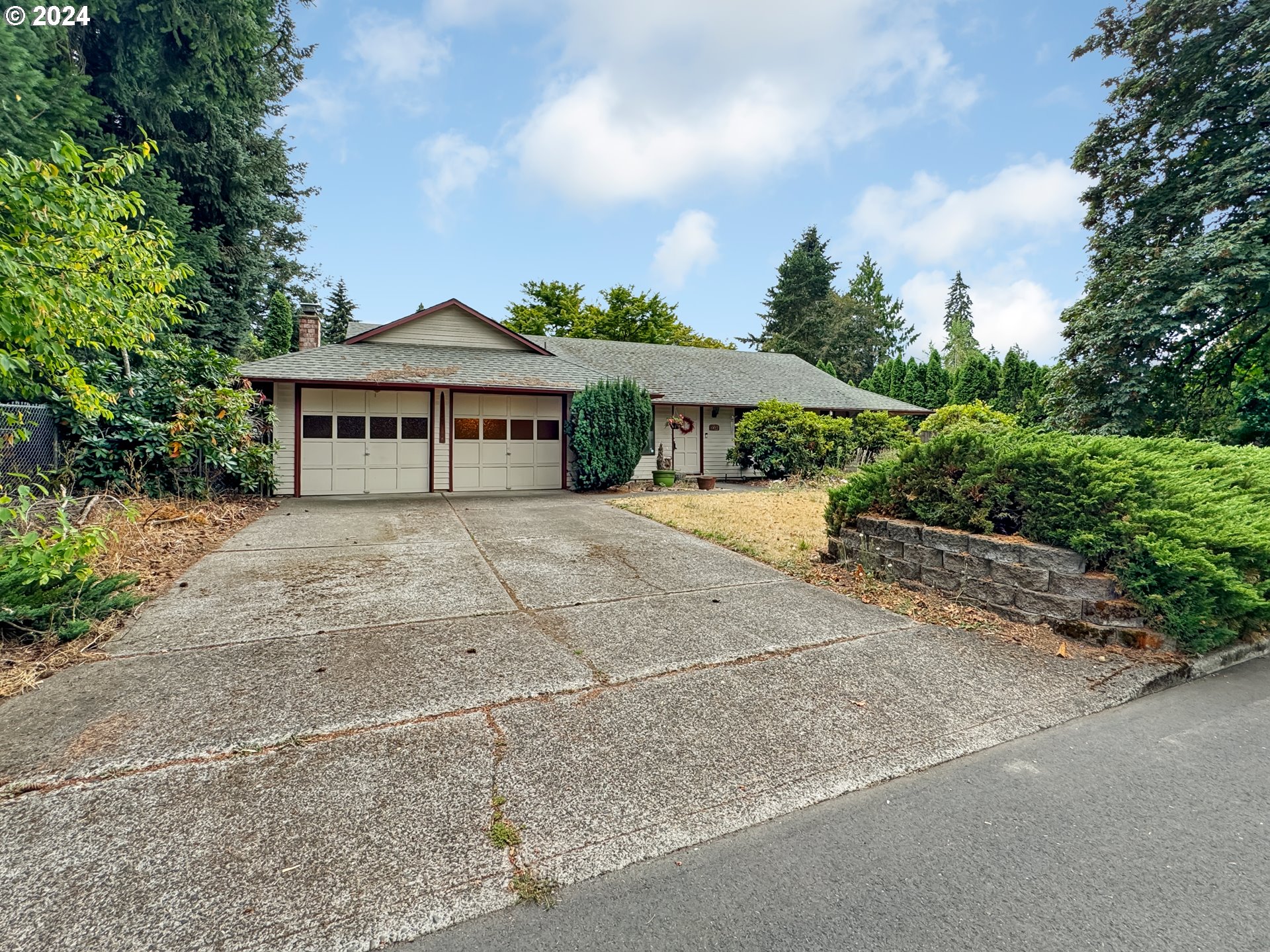 Discover this charming 3 bed, 2 bath single-level home nestled in Vancouver Heights, Vancouver, WA. Boasting a spacious living room, dining area, and a cozy family room featuring a wood stove, this residence offers comfort and versatility. Enjoy a very private backyard with a covered patio on a generously sized lot, perfect for relaxing or entertaining. Experience the potential of this property and envision your dream updates in this desirable neighborhood.