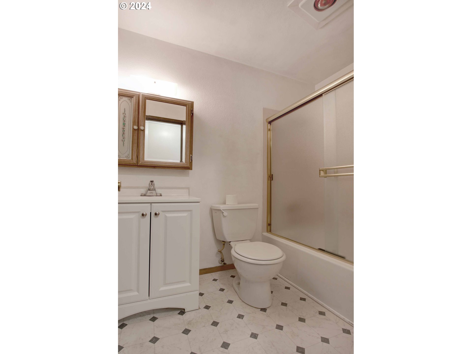 Photo #5: 24324668 Listing 