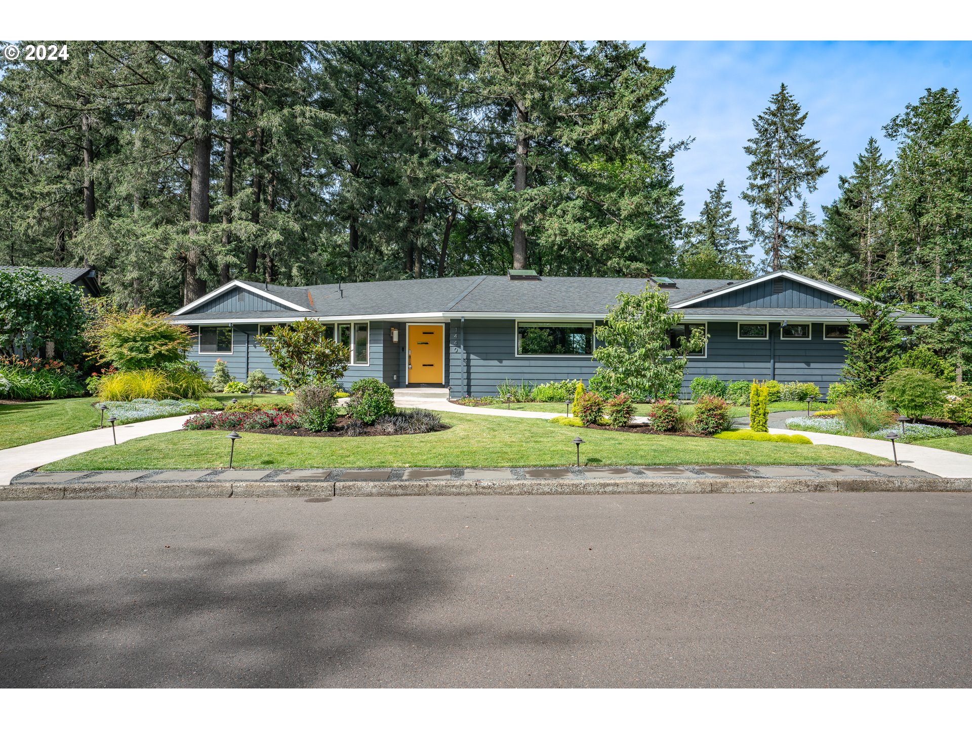 Photo of 1440 WOODWARD WAY Portland OR 97225