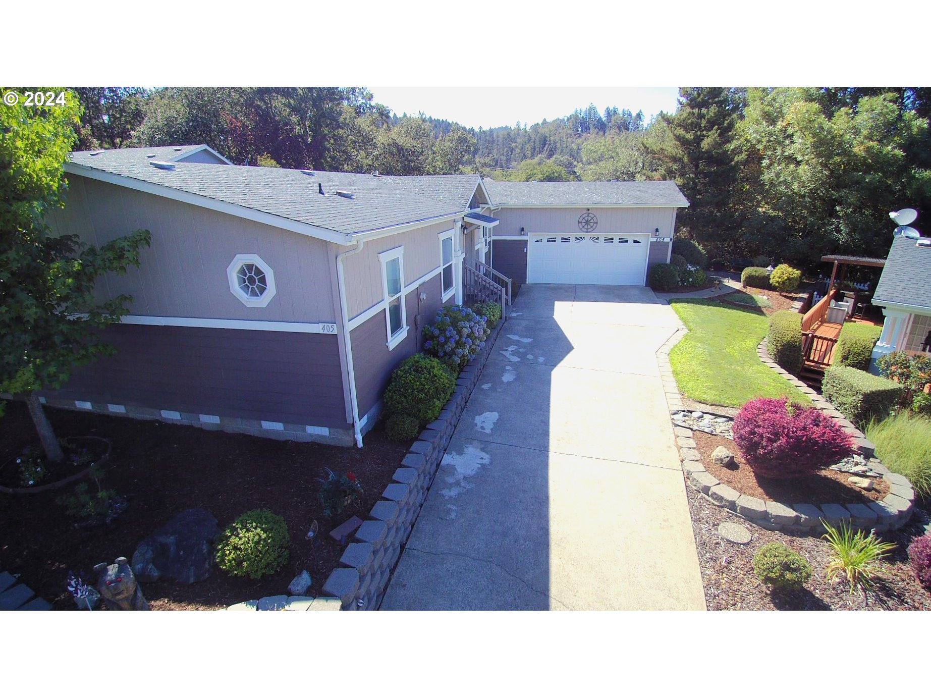 Photo of 405 KNOLL TERRACE DR Canyonville OR 97417