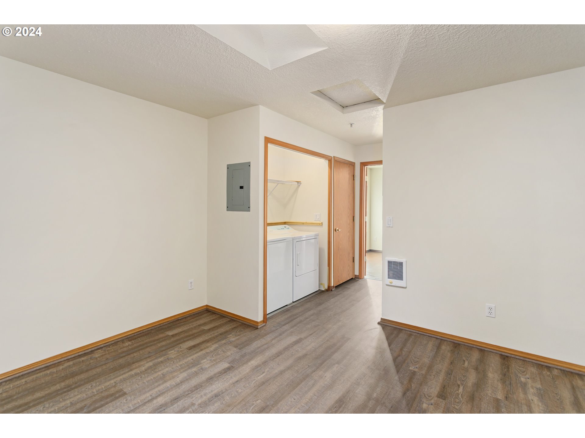 Photo #5: 24326123 Listing 