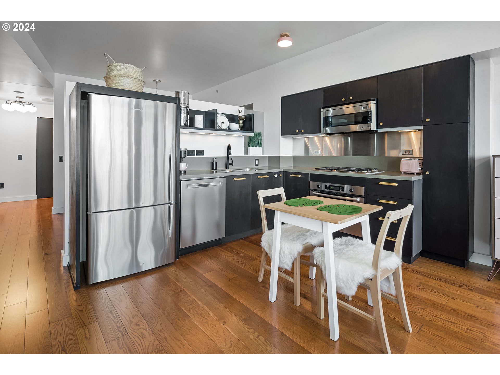 Photo #4: 24326269 Listing 
