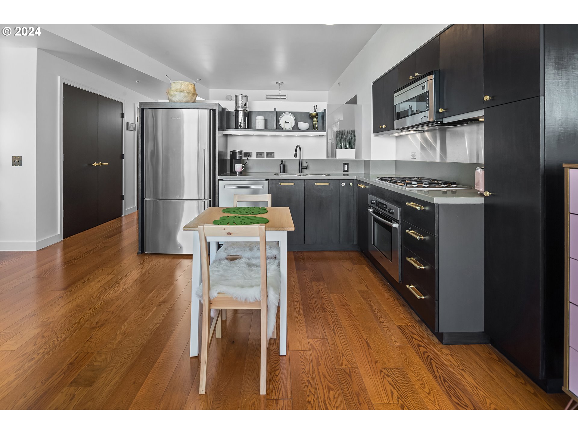 Photo #6: 24326269 Listing 