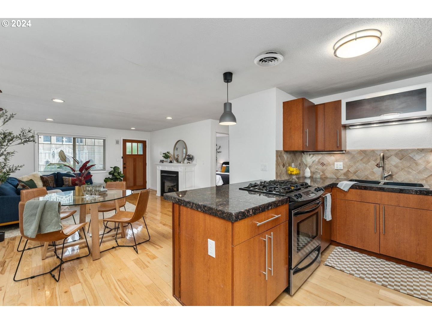 Photo #4: 24331781 Listing 