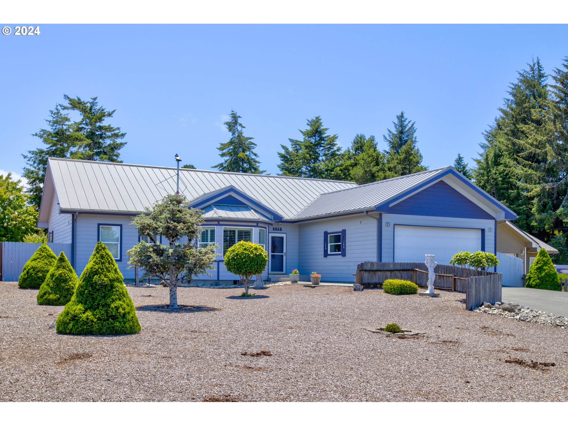 Photo of 1415 HOLLOWAY MEWS Coos Bay OR 97420