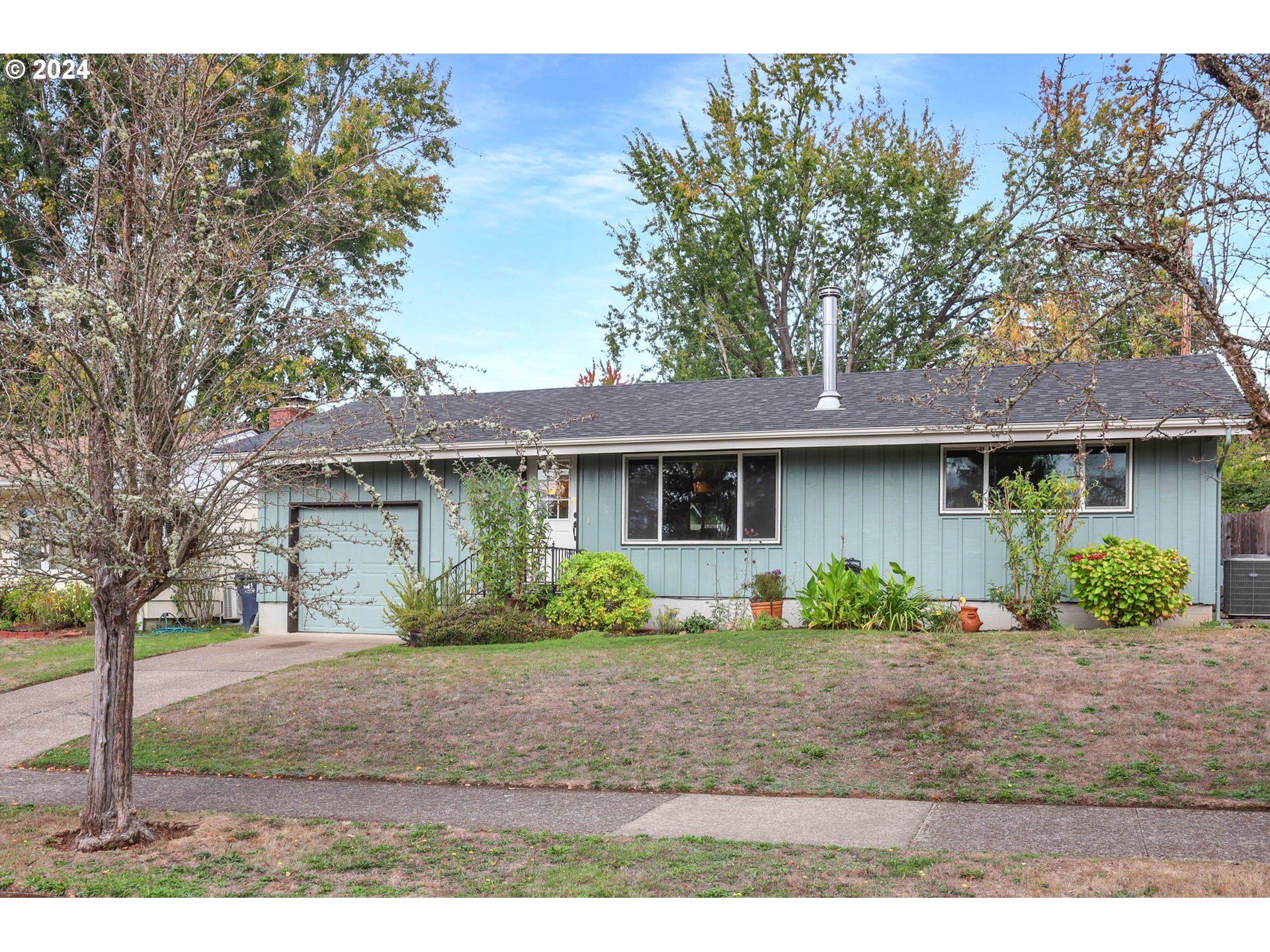 Photo of 3415 KINCAID ST Eugene OR 97405