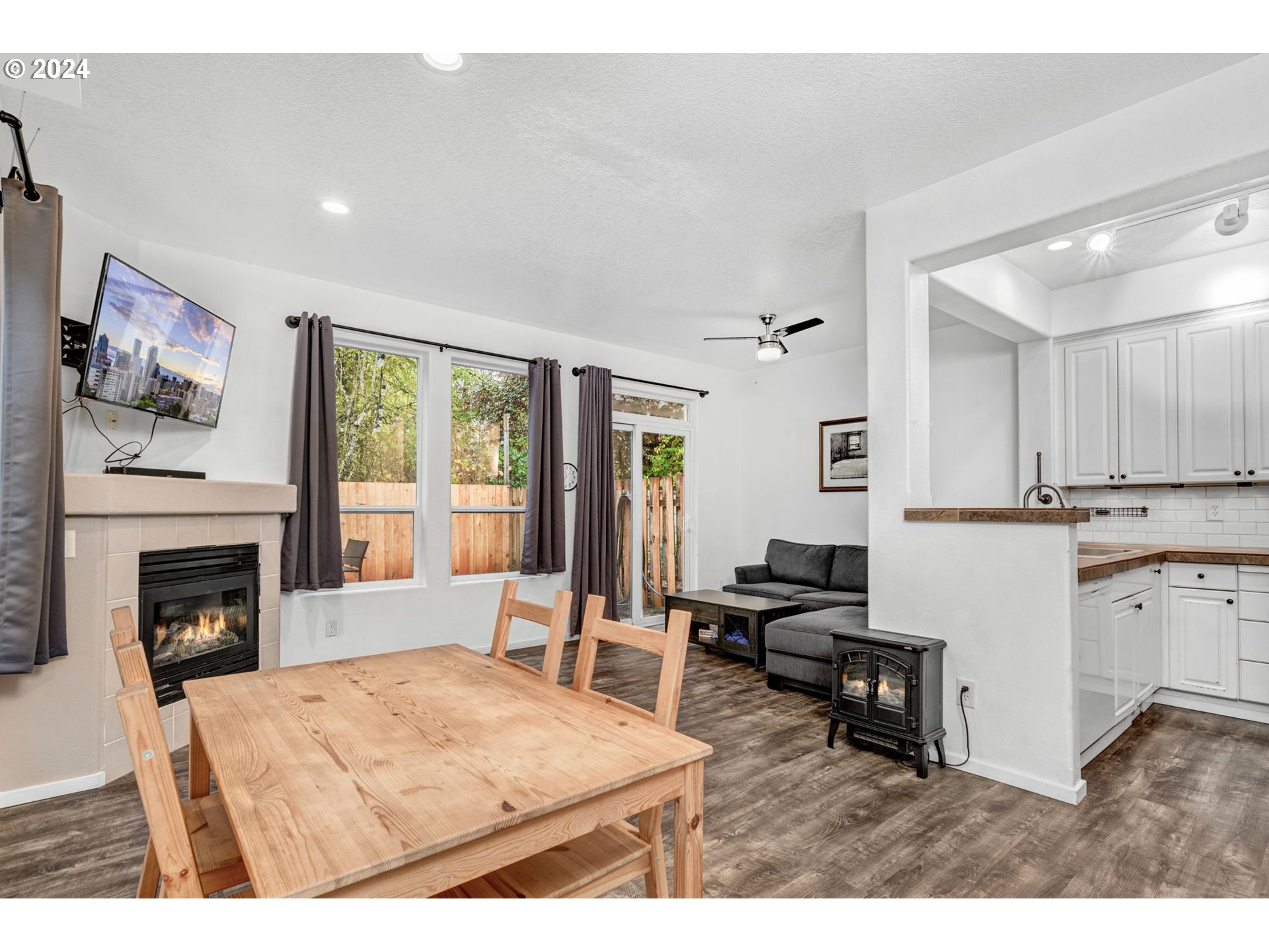 Photo #6: 24366324 Listing 