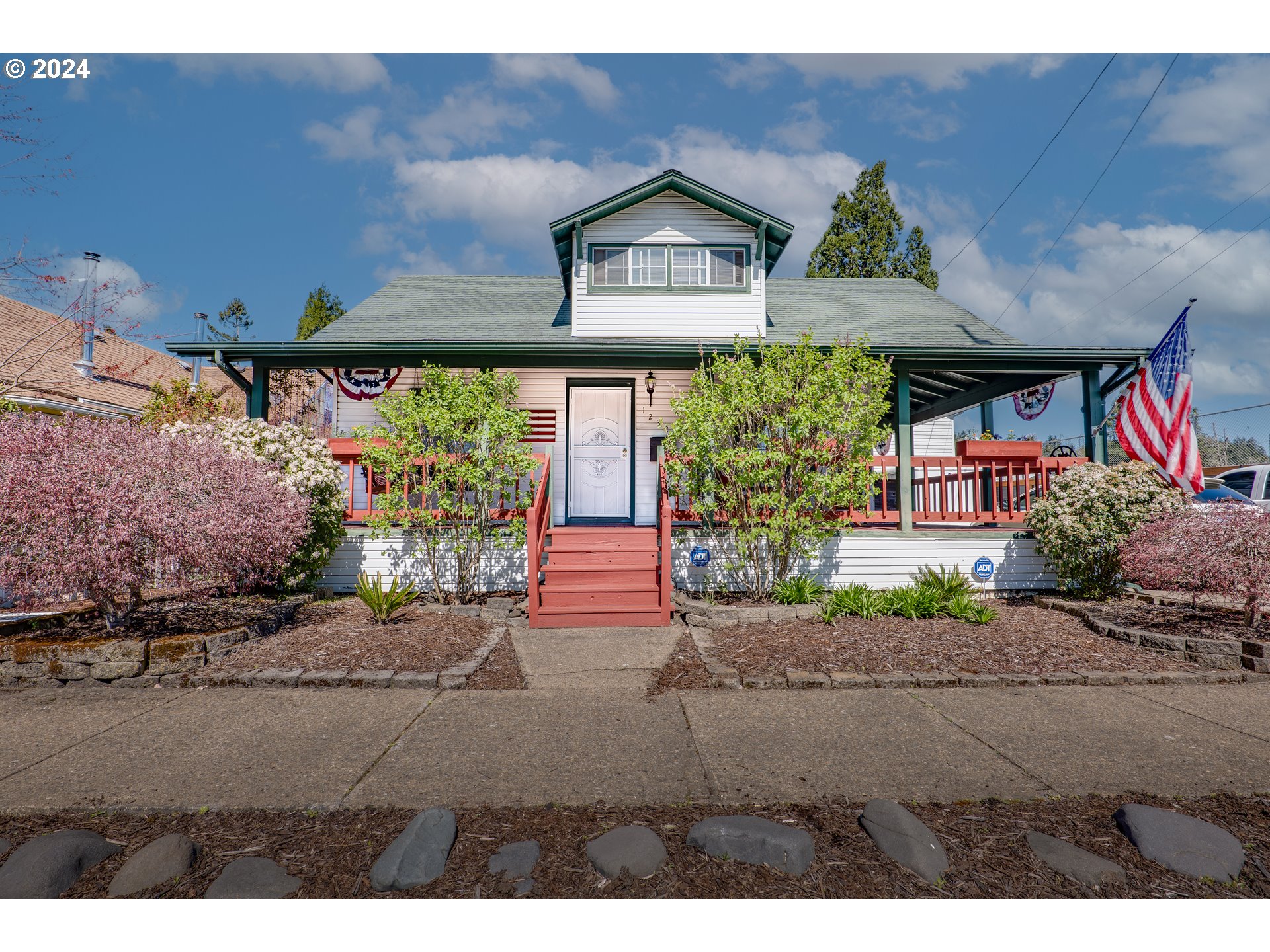 1232 W MAIN ST, Cottage Grove, OR 